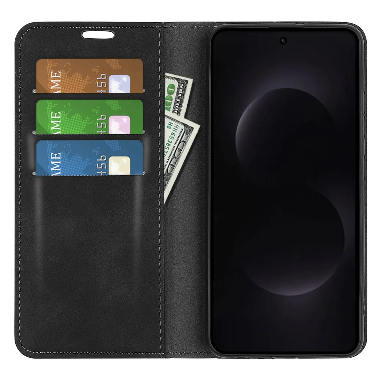 Zwarte portemonneehoes met drie kaarten en dollarbiljetten naast een donkere smartphone.