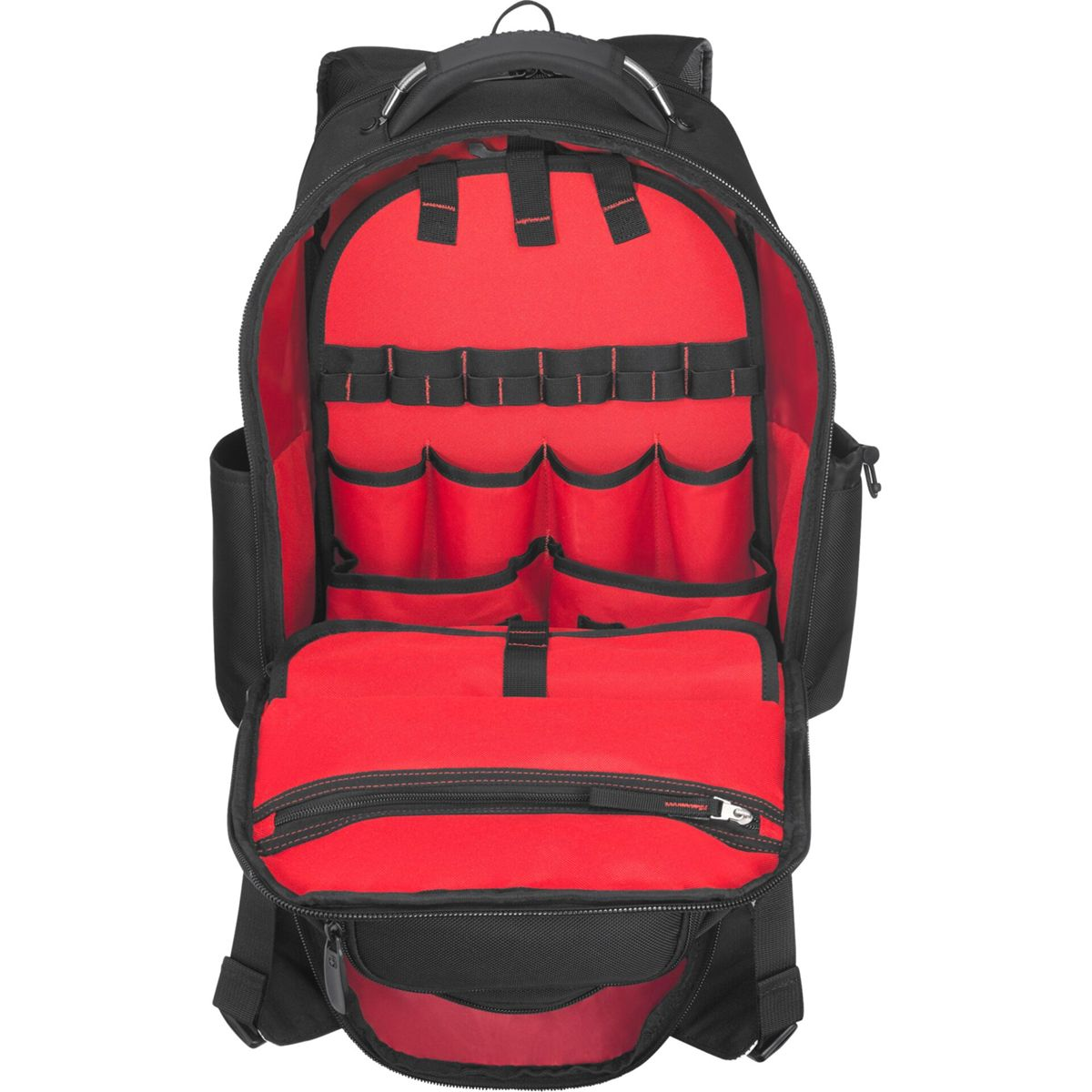 Ein offener schwarzer Rucksack mit rotem Innenfutter und vielen Fächern.