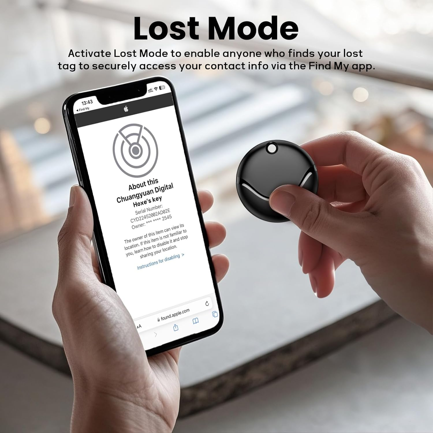 iPhone wyświetla informacje "Tryb Utracony" dla czarnego breloka.