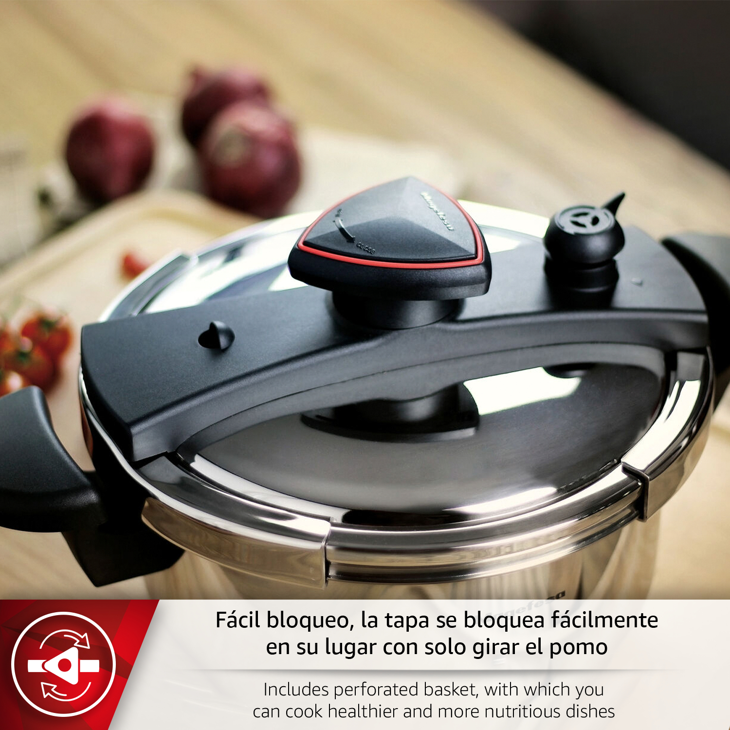 Olla a presión de acero inoxidable con tapa negra, acento rojo, cebollas y tomates.