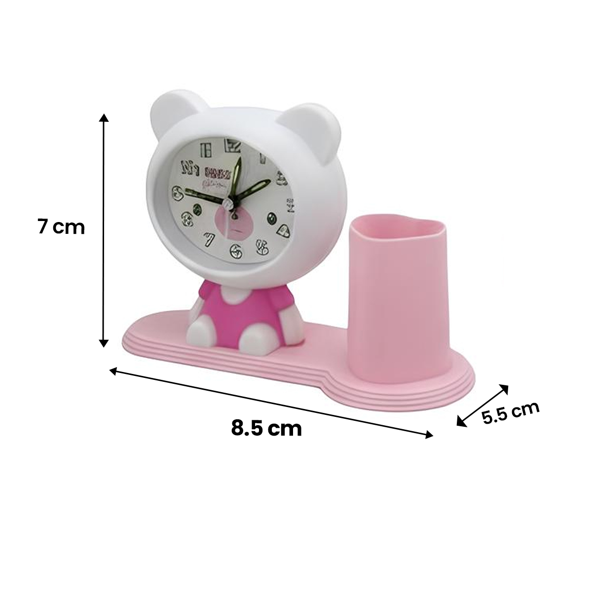Ein weißer Wecker in Bärenform mit rosa Kleidung und Stiftehalter.