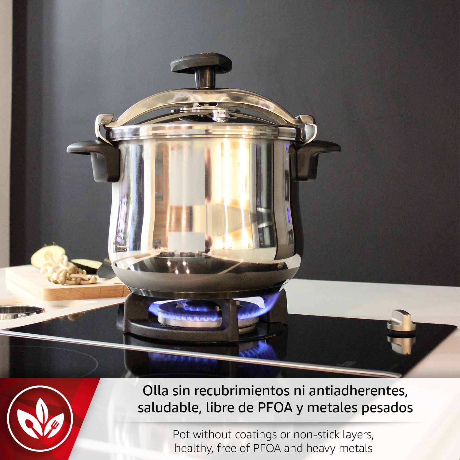 Una olla en una estufa de gas con llama azul, junto a verduras en una tabla.
