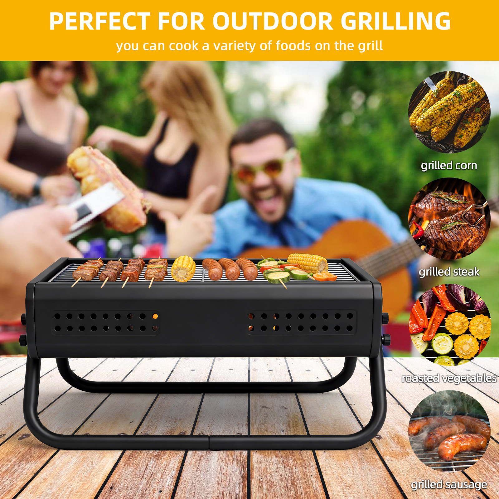 Grill mit Fleischspießen, Würstchen und Maiskolben im Freien