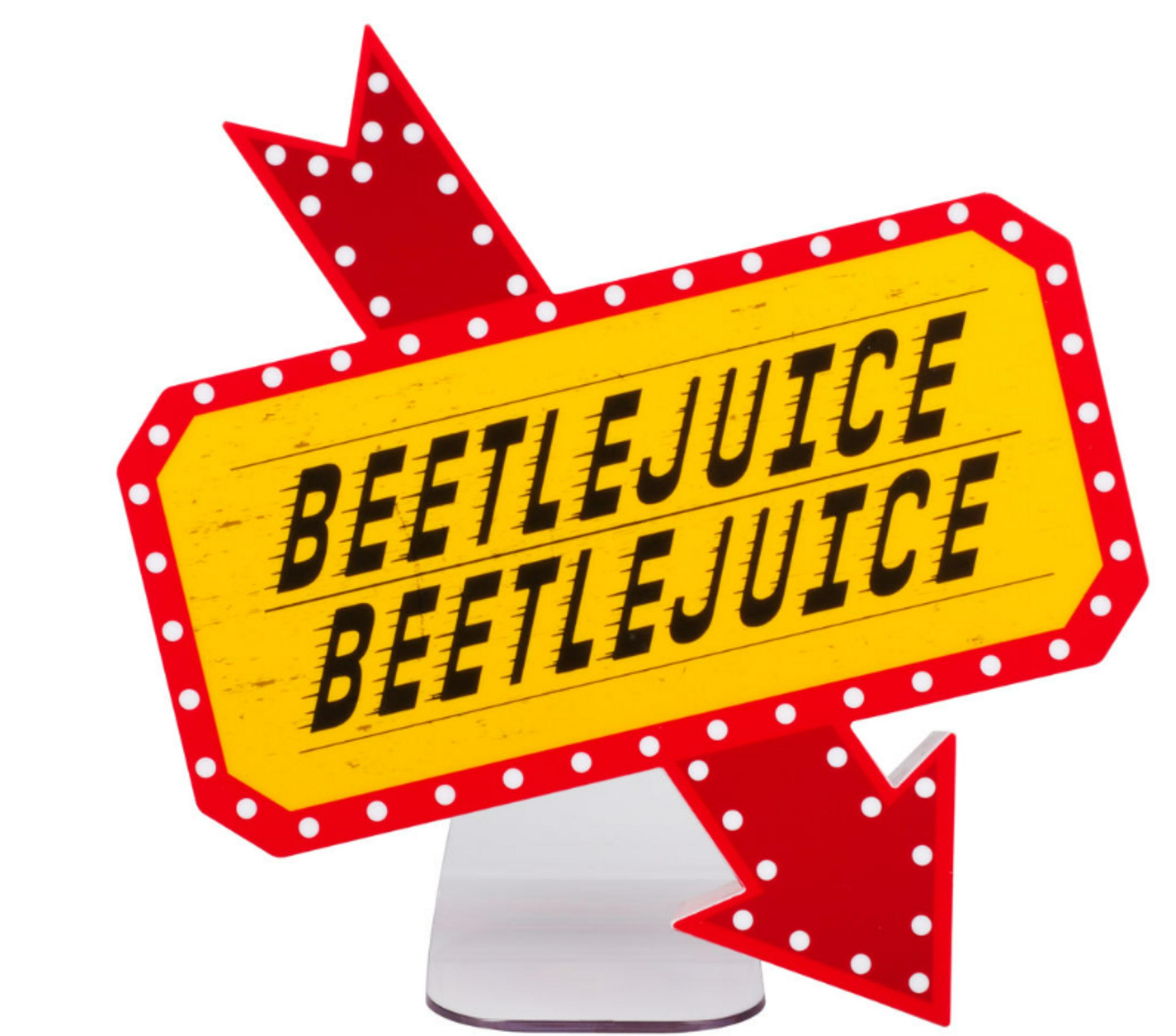 Gelbes Schild mit roten Pfeilen, die "BEETLEJUICE" zeigen.