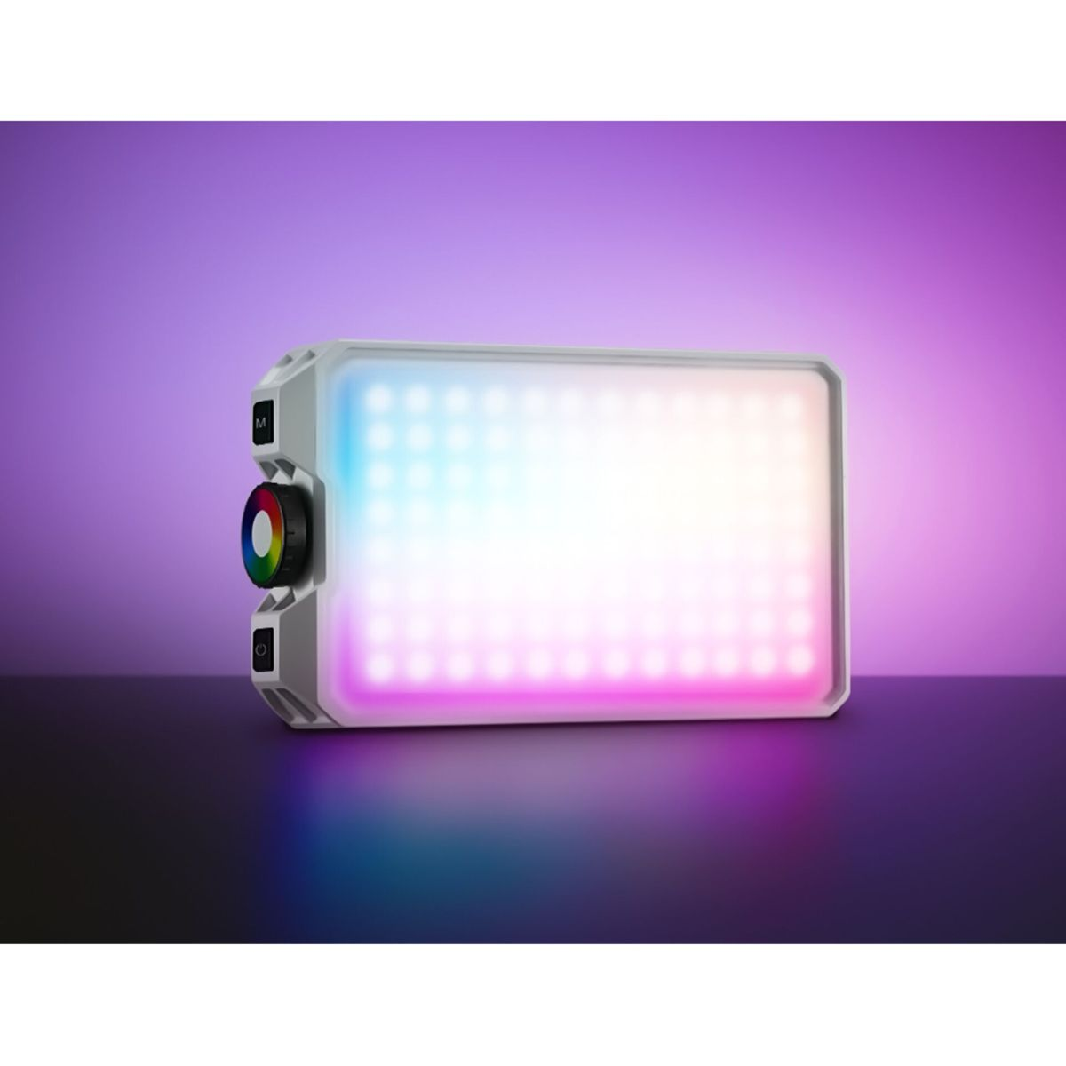 Une lumière LED rectangulaire avec une molette et un bouton sur le côté gauche.