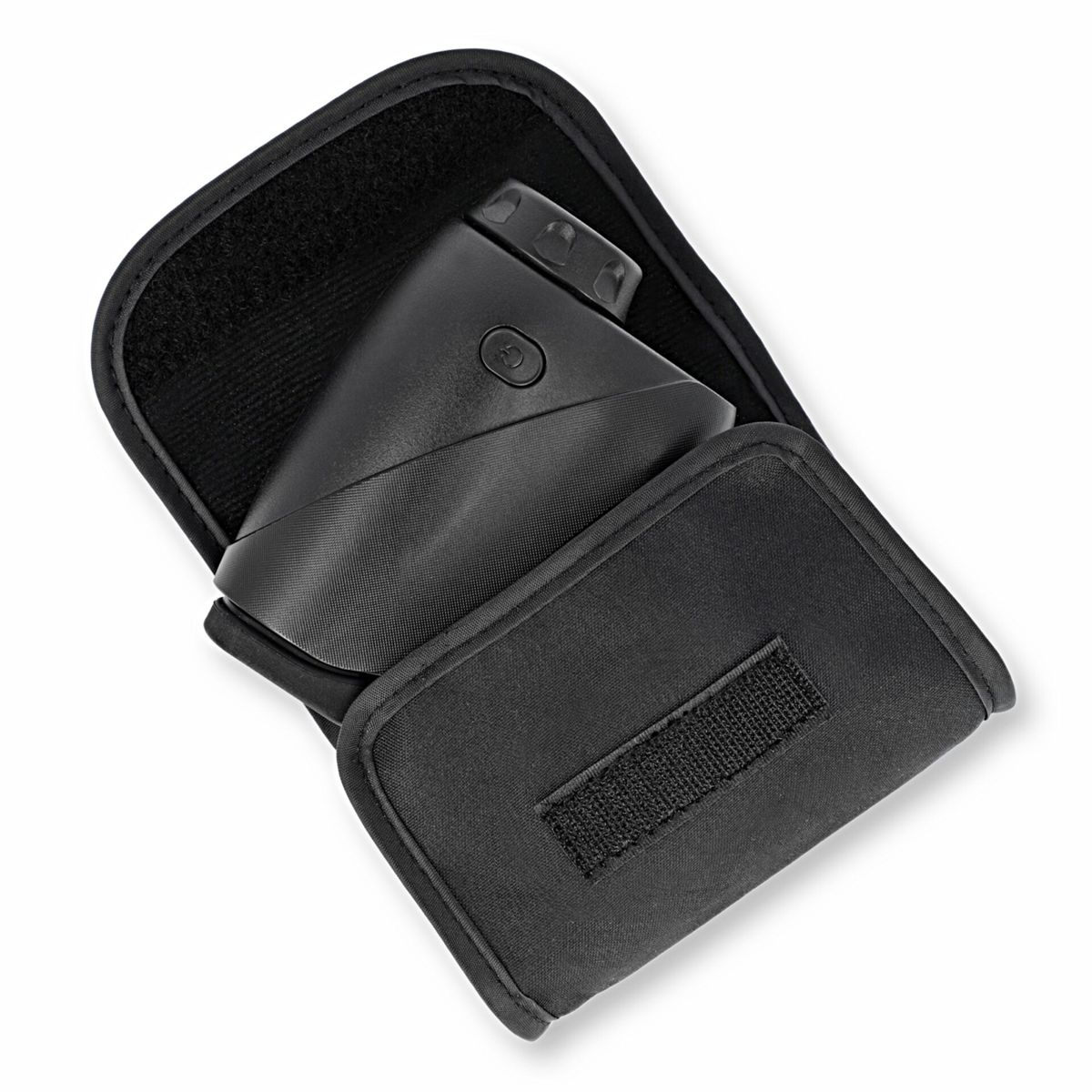 Telemetro nero dentro una custodia nera con chiusura in velcro.