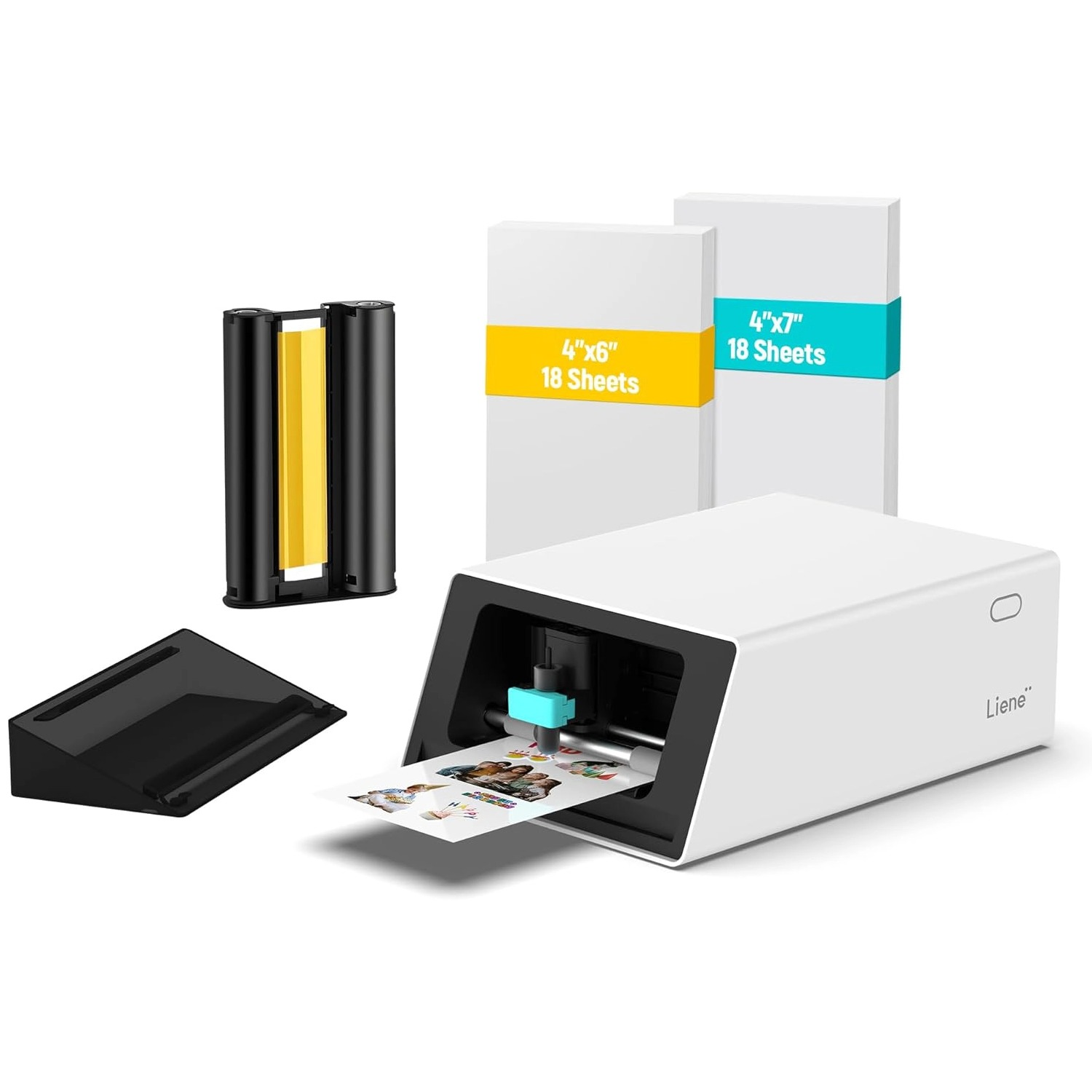 Een witte fotoprinter met papierpakketten en een zwart accessoire.