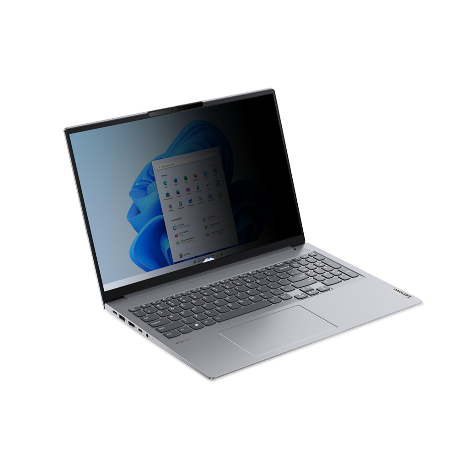 Un laptop argento con lo schermo aperto, che mostra il menu Start di Windows.