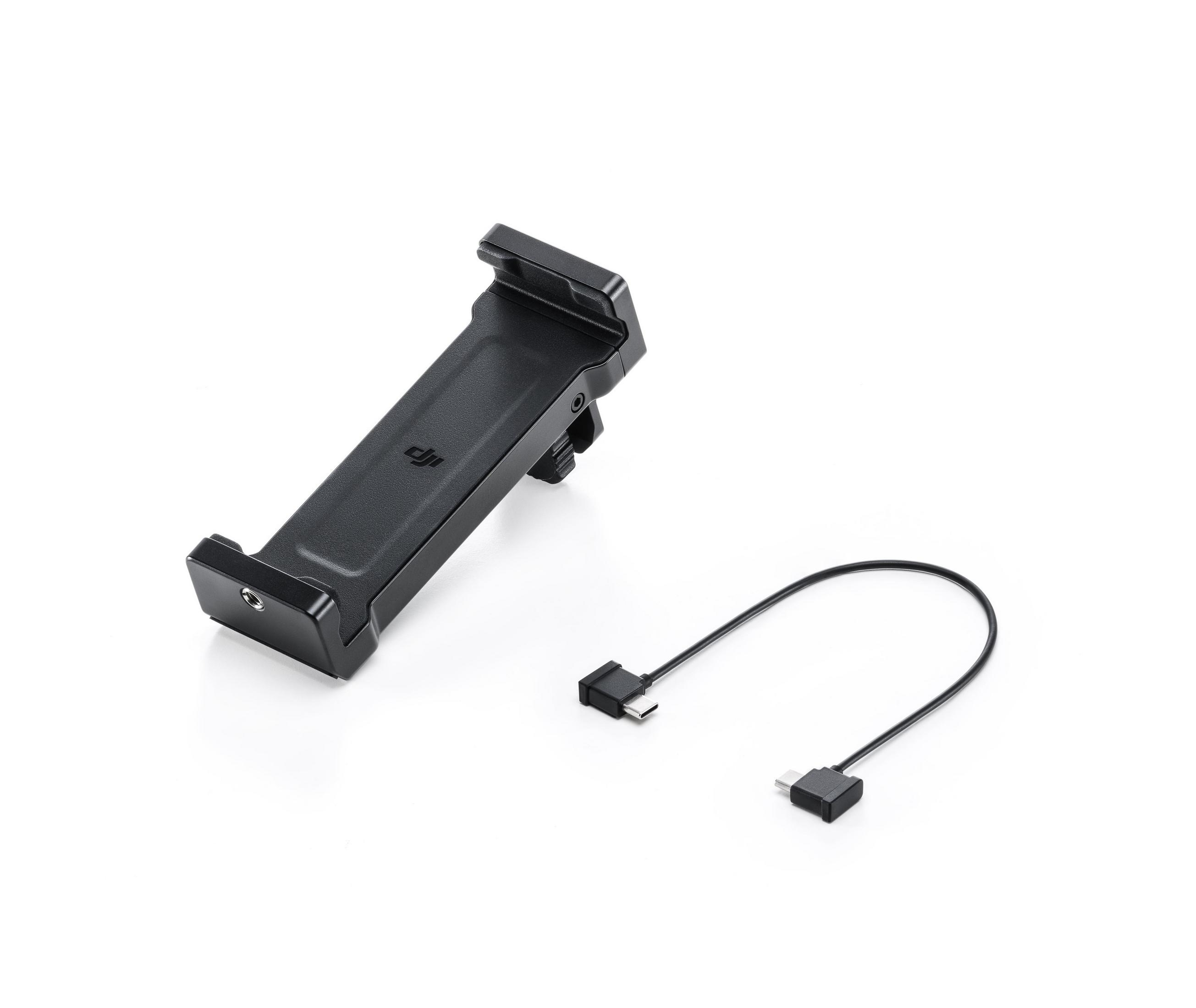 Ein schwarzer Handyhalter mit DJI-Logo und ein USB-C-Kabel liegen auf weißem Grund.