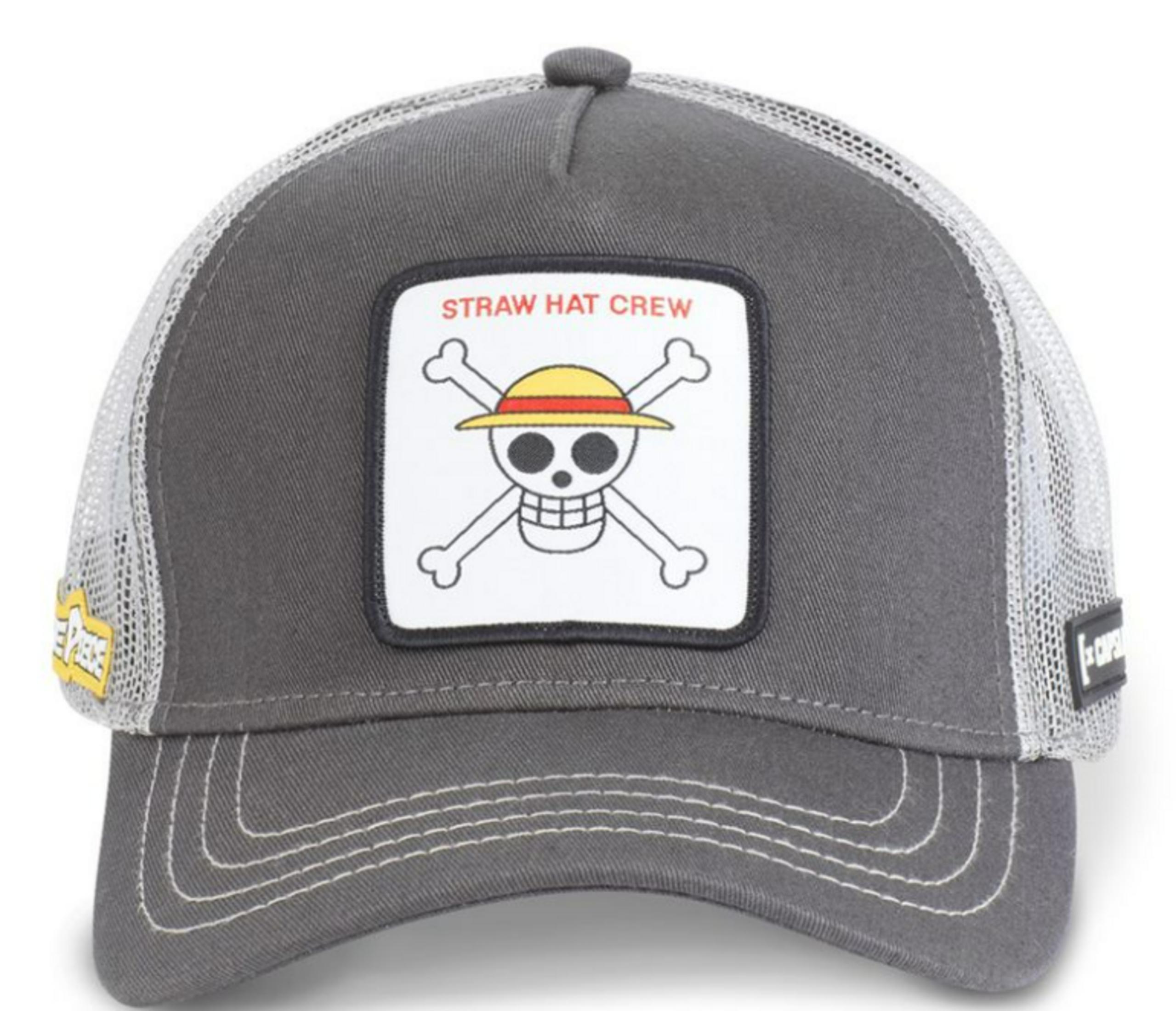 Graue Trucker-Kappe mit „Straw Hat Crew“-Aufnäher und Totenkopf-Logo.