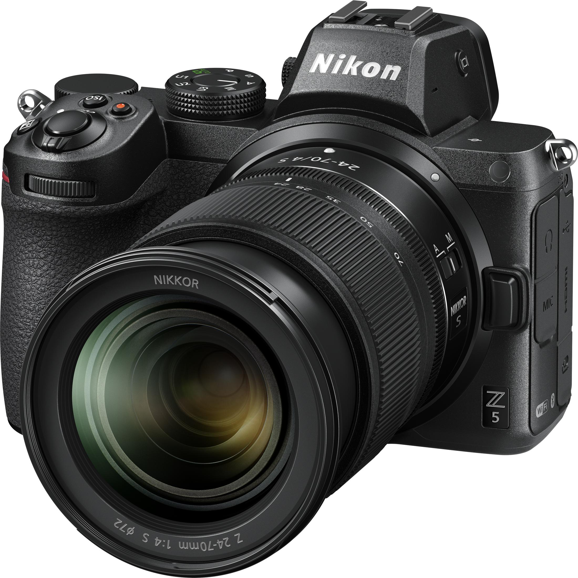 Eine schwarze Nikon Z 5 Kamera mit einem NIKKOR Z 24-70mm Objektiv.