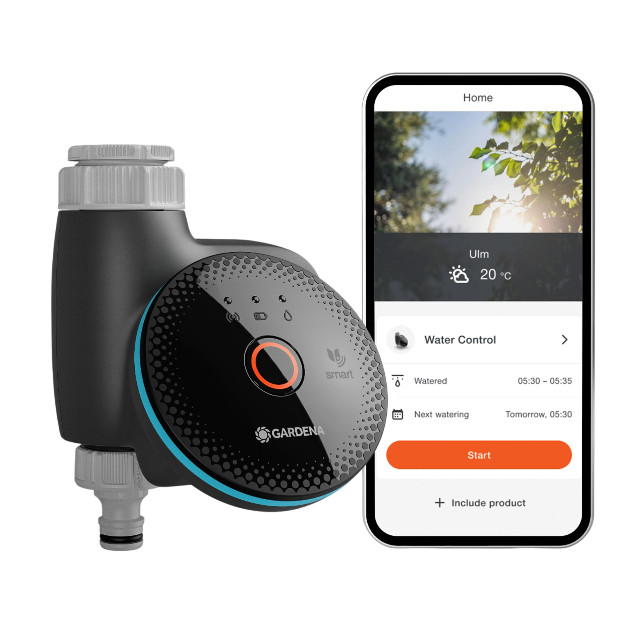 Ein Gartenschlauch-Timer und ein Smartphone mit einer App zur Wassersteuerung.