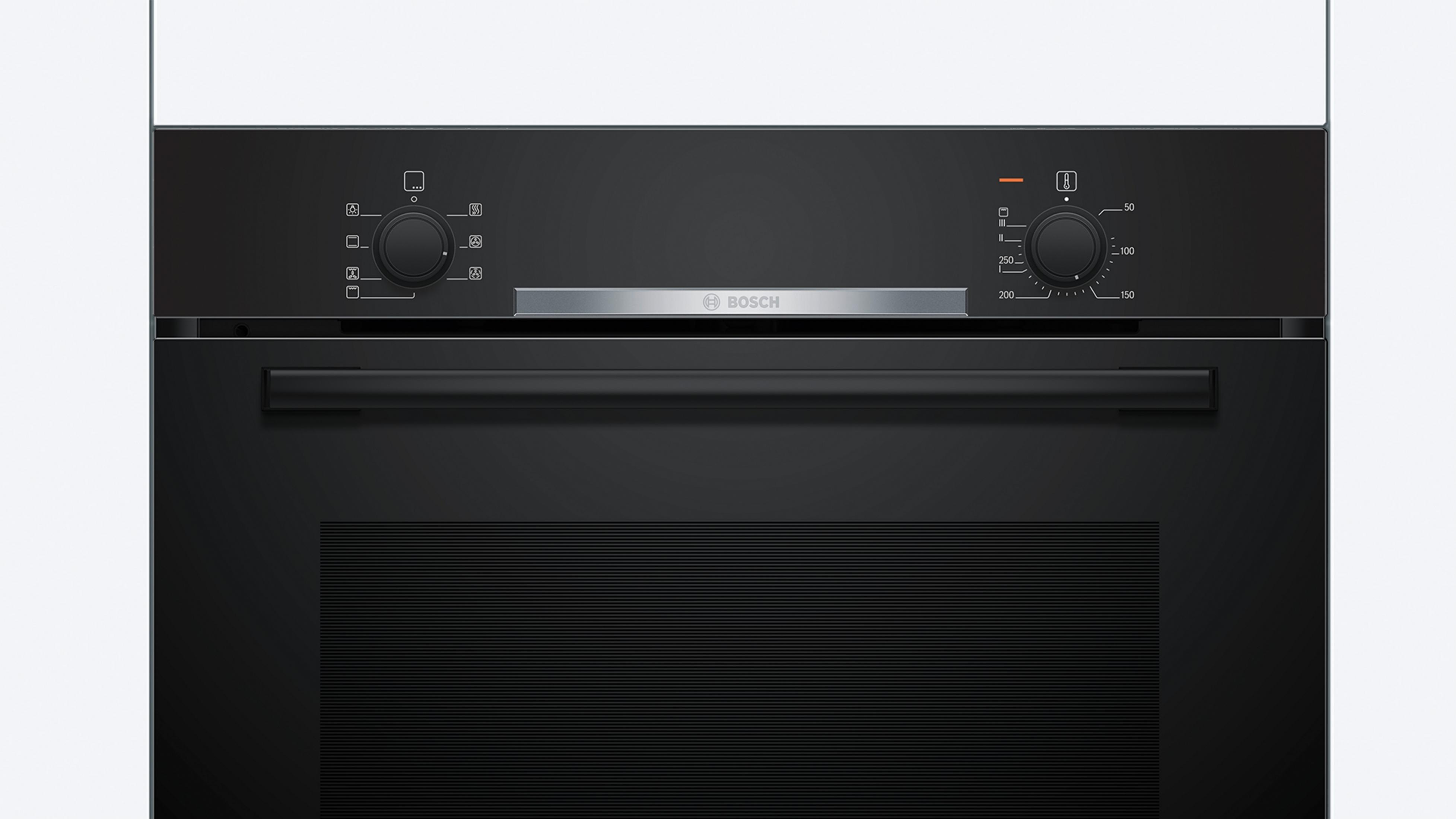 Schwarzer Einbauofen mit Drehreglern für Temperatur und Funktion. Bosch Logo.
