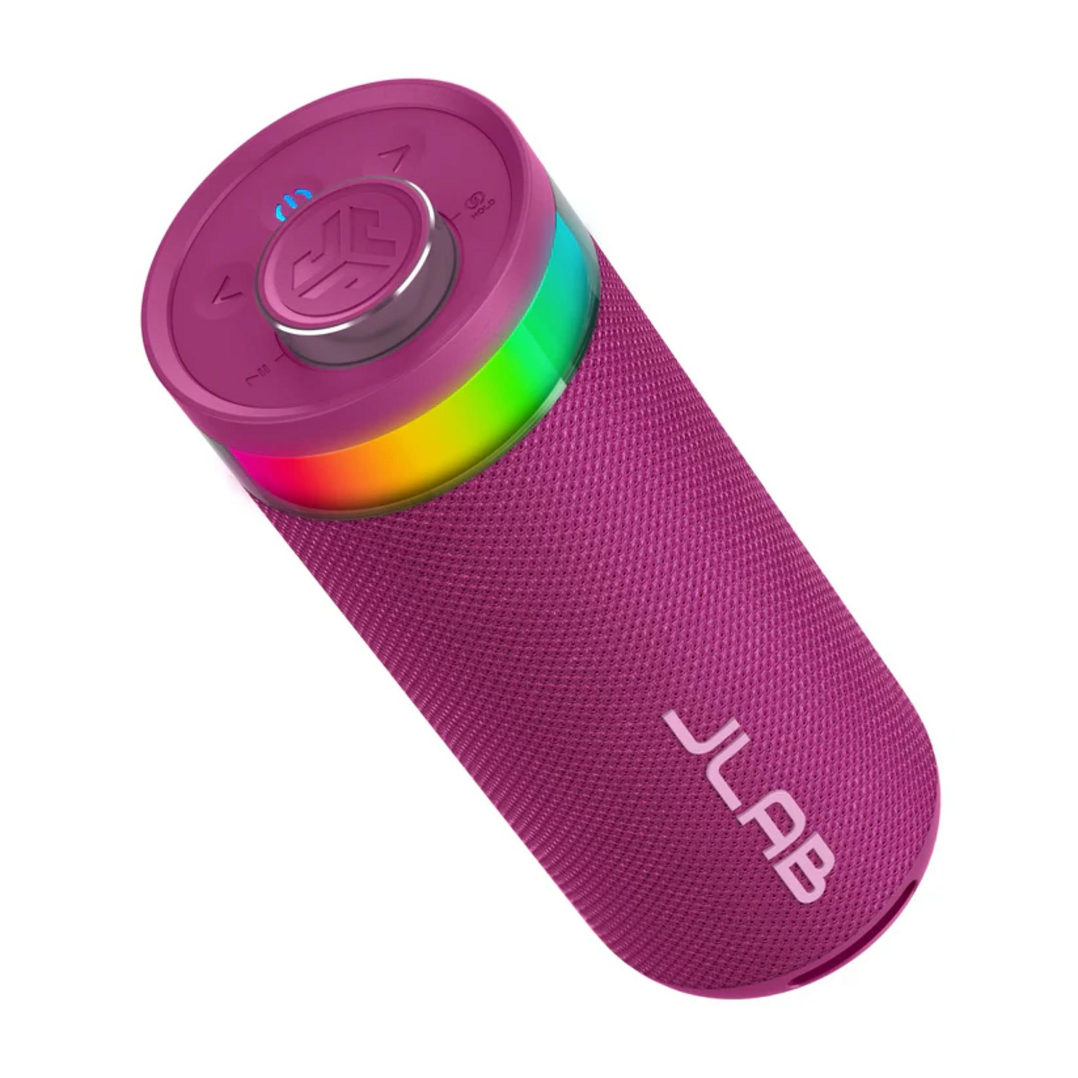 Ein pinker JLab Lautsprecher mit Regenbogen-LED-Licht und dem Logo.