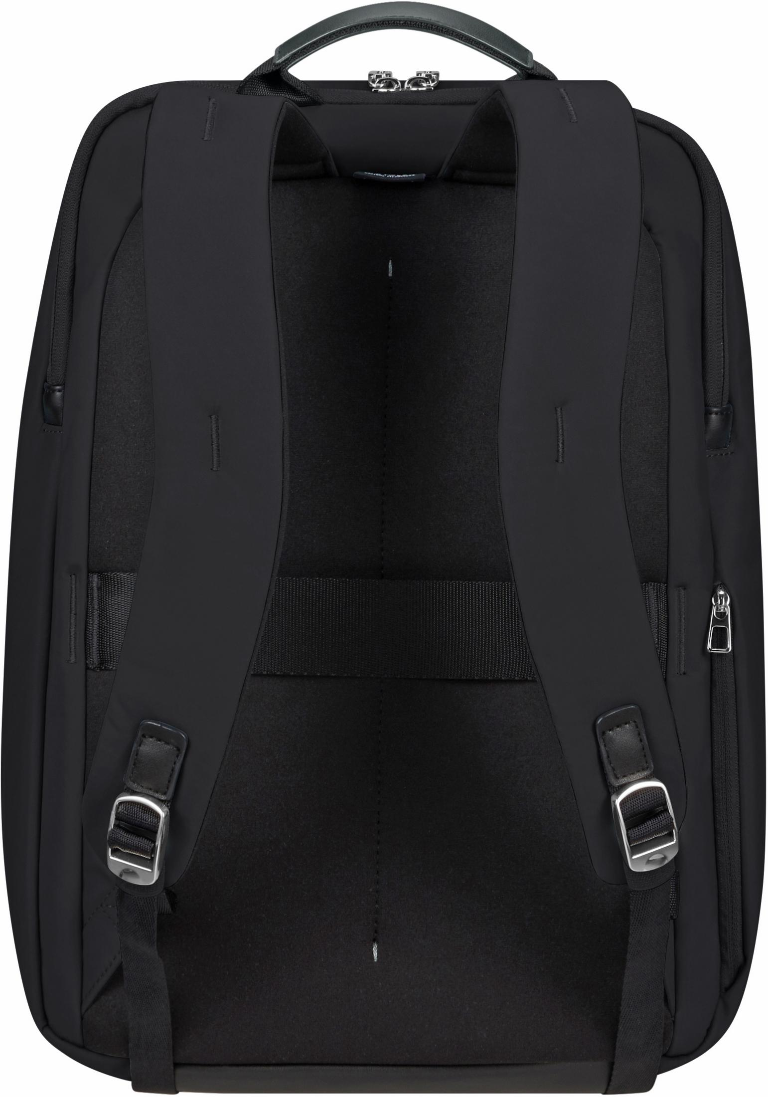 Schwarzer Rucksack mit gepolsterten Trägern, Griff oben und silbernen Schnallen.