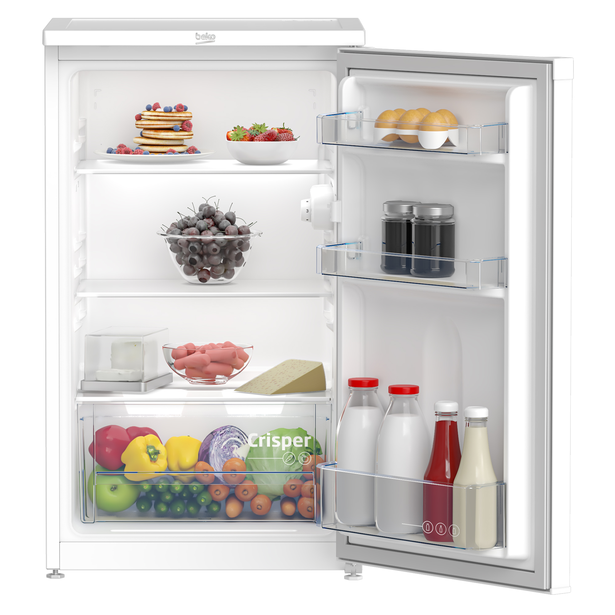 Otwarta lodówka z jedzeniem: naleśniki, jagody, jajka, słoiki, ser, kiełbaski i warzywa.