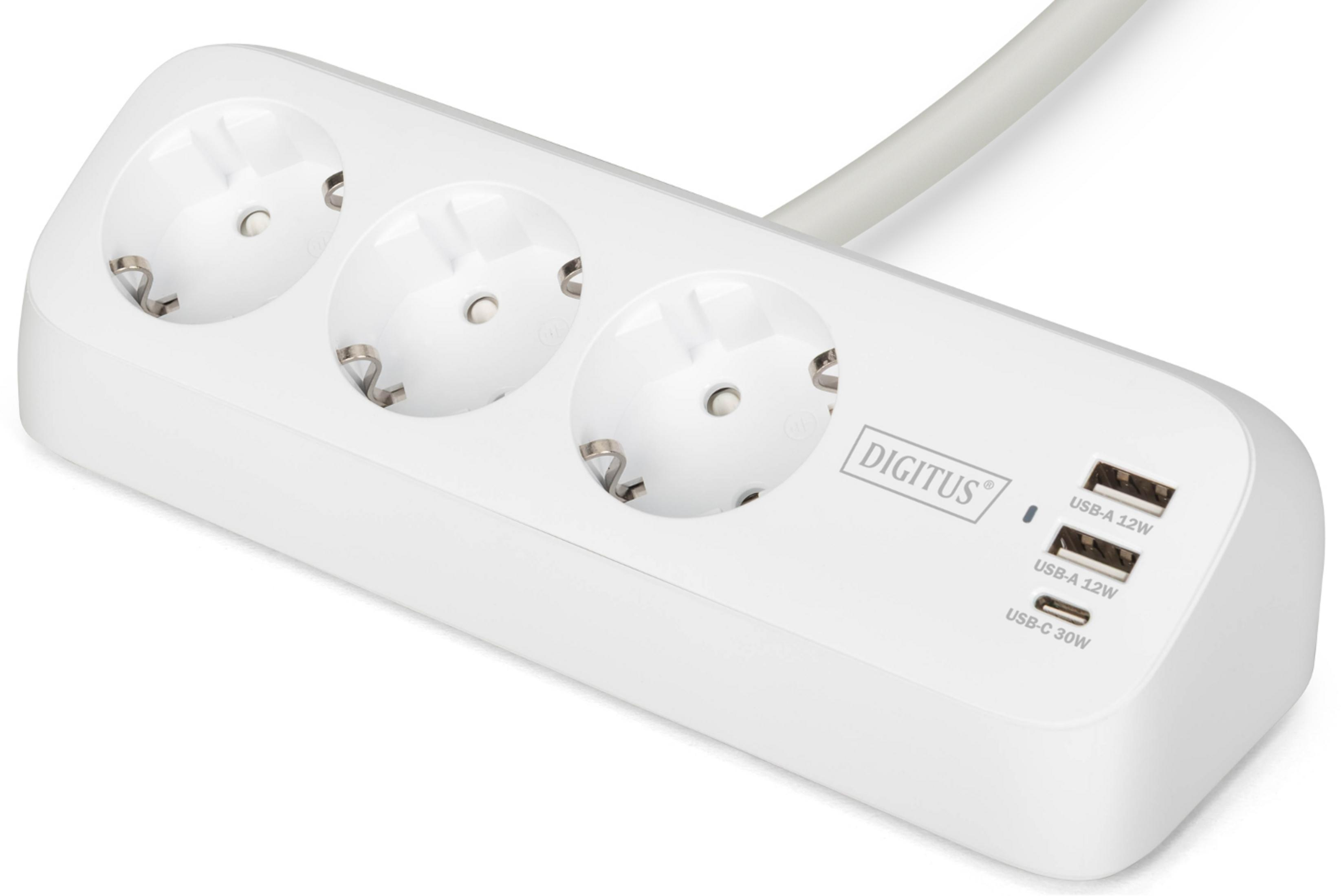 Ein weier Mehrfachsteckdosenadapter mit 3 Steckdosen und USB-Anschlüssen.