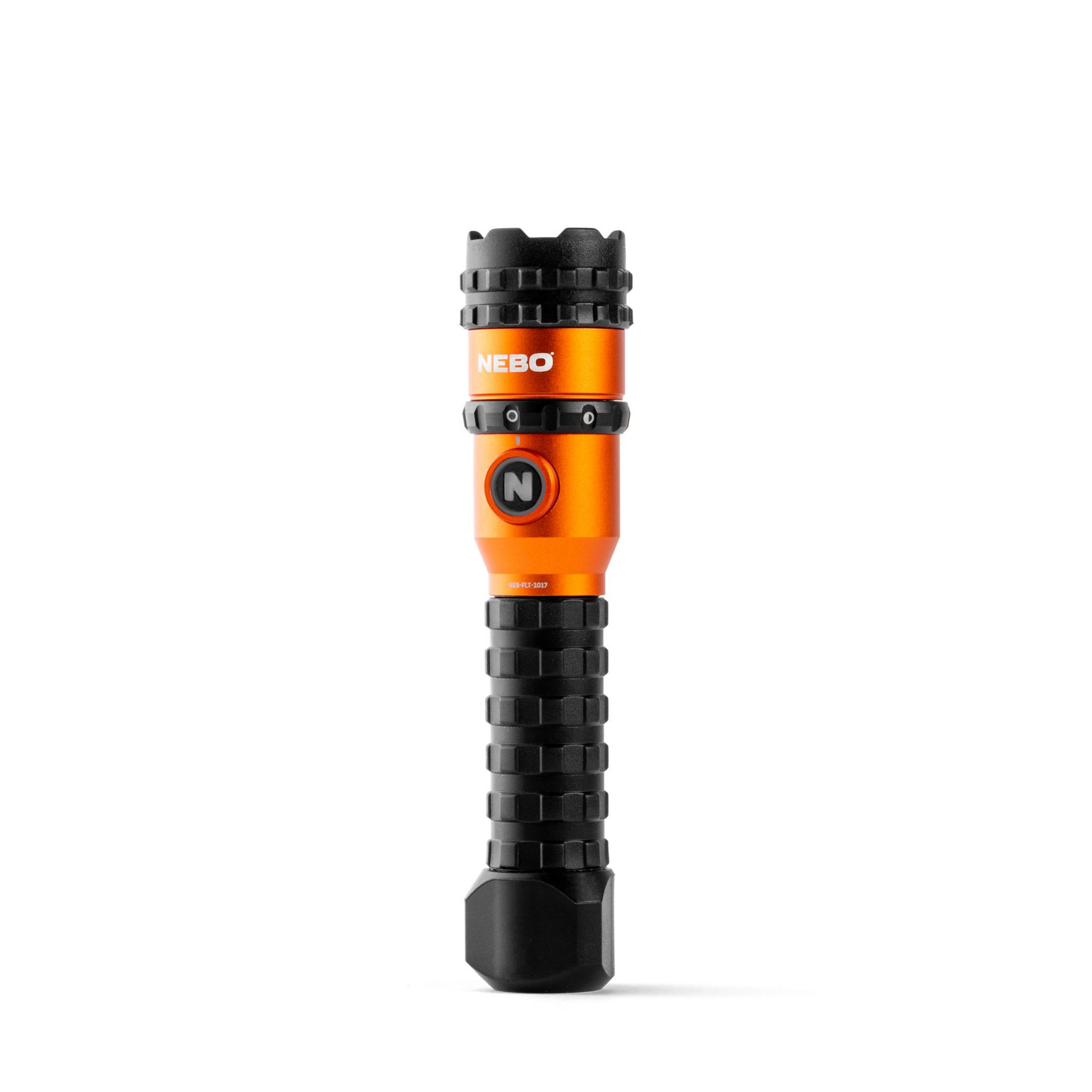 Orange Taschenlampe mit schwarzem Griff und "N"-Logo auf weißem Hintergrund.
