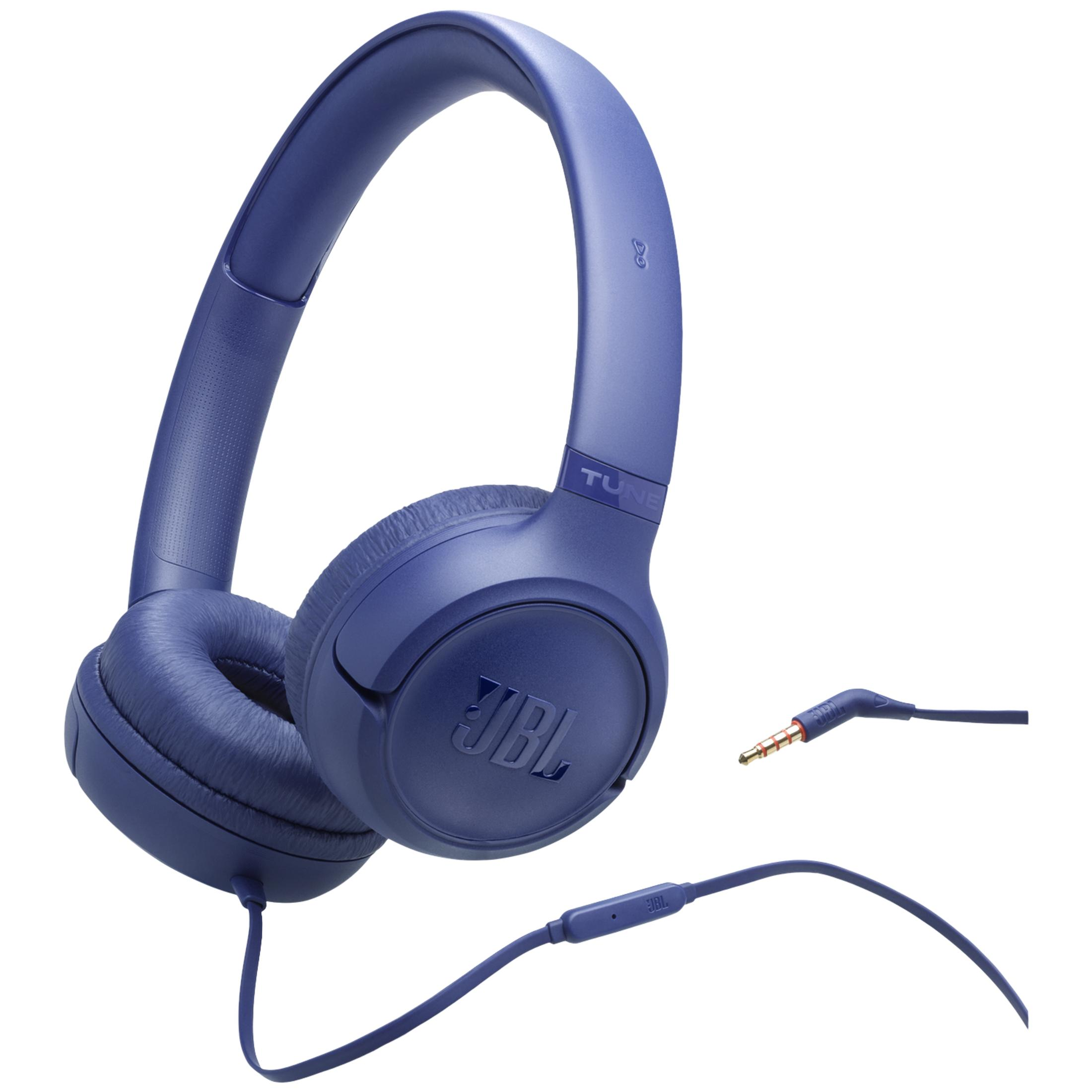 Blauwe JBL koptelefoon met snoer en 3,5 mm plug op witte achtergrond.