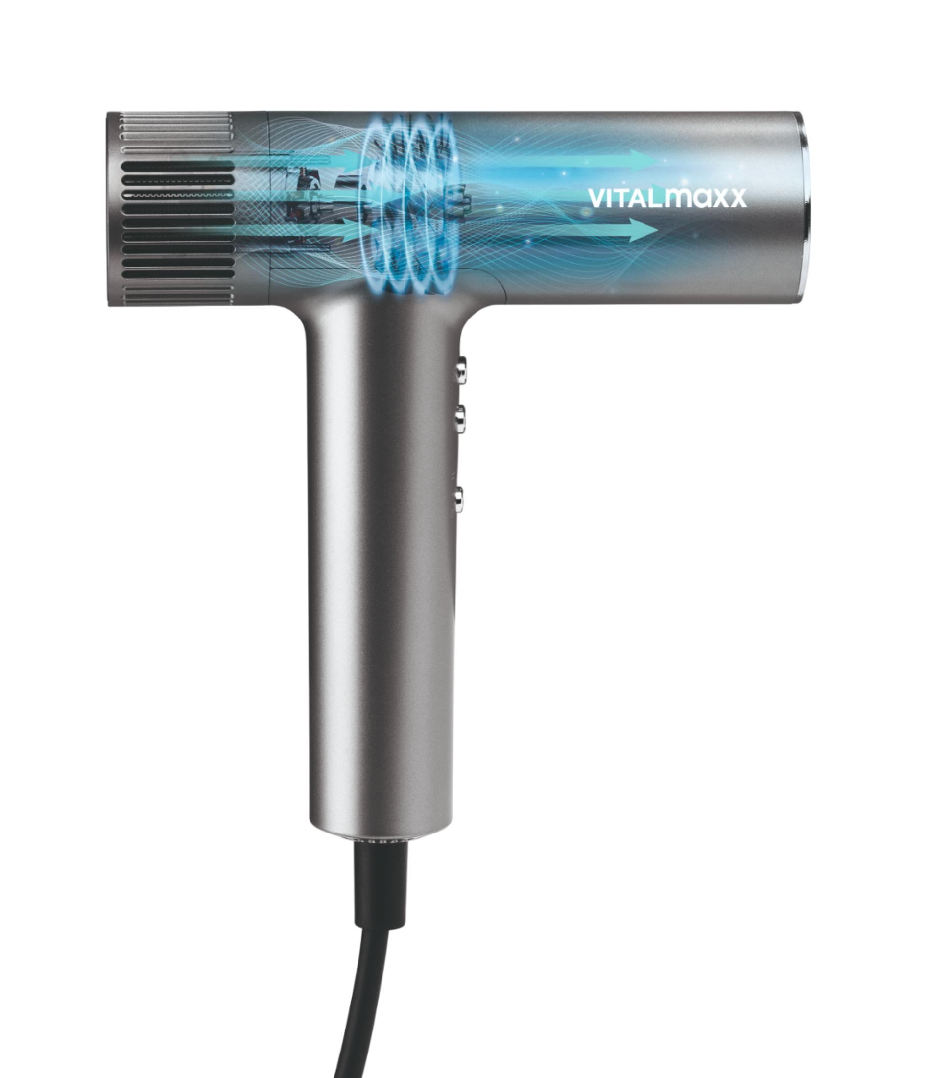 Silberner Föhn mit blauem Luftstrom und dem Logo VITALMAXX.