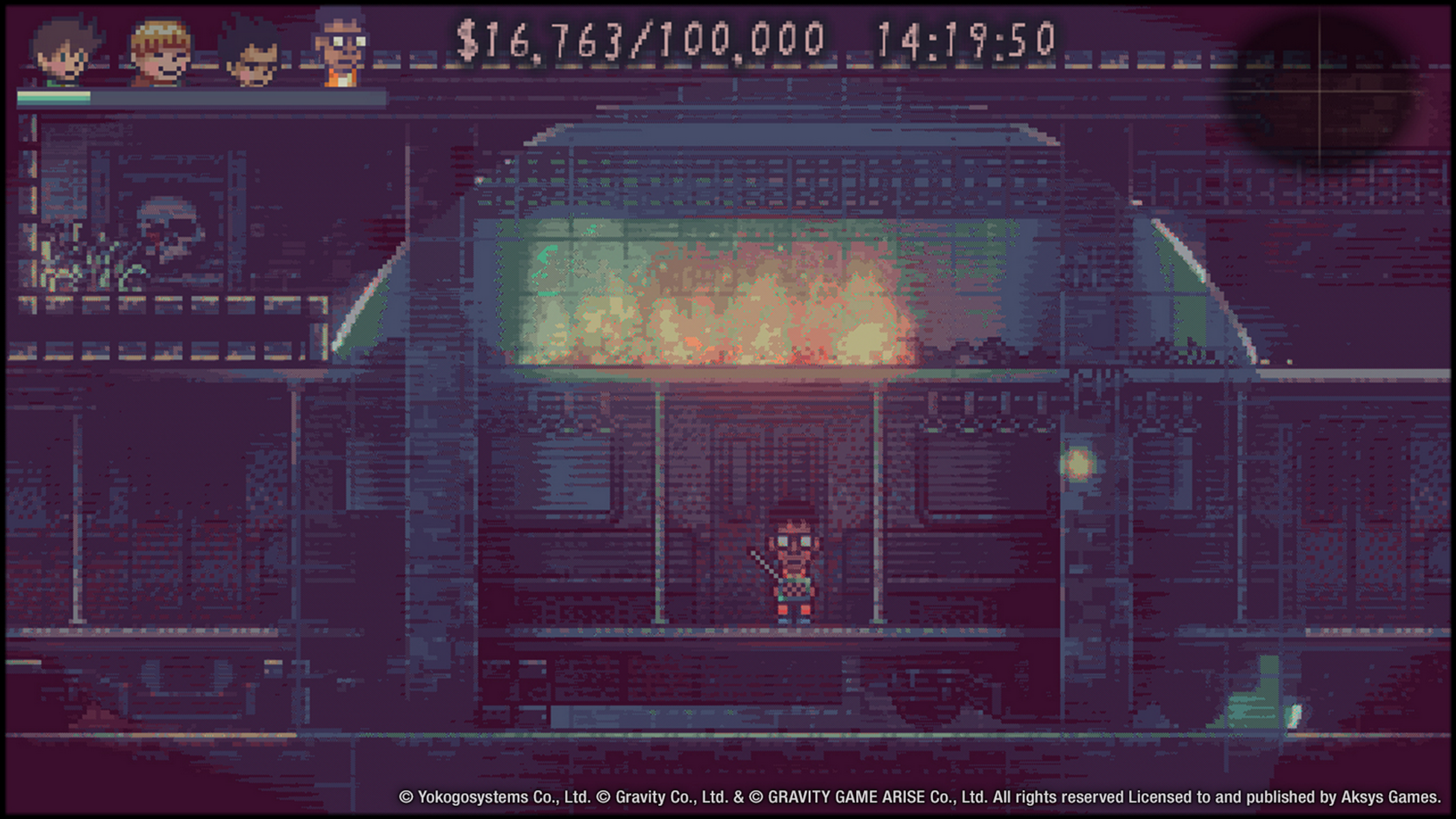 Scena pixel art: Una persona davanti a un treno in fiamme. Numeri e personaggi in alto.