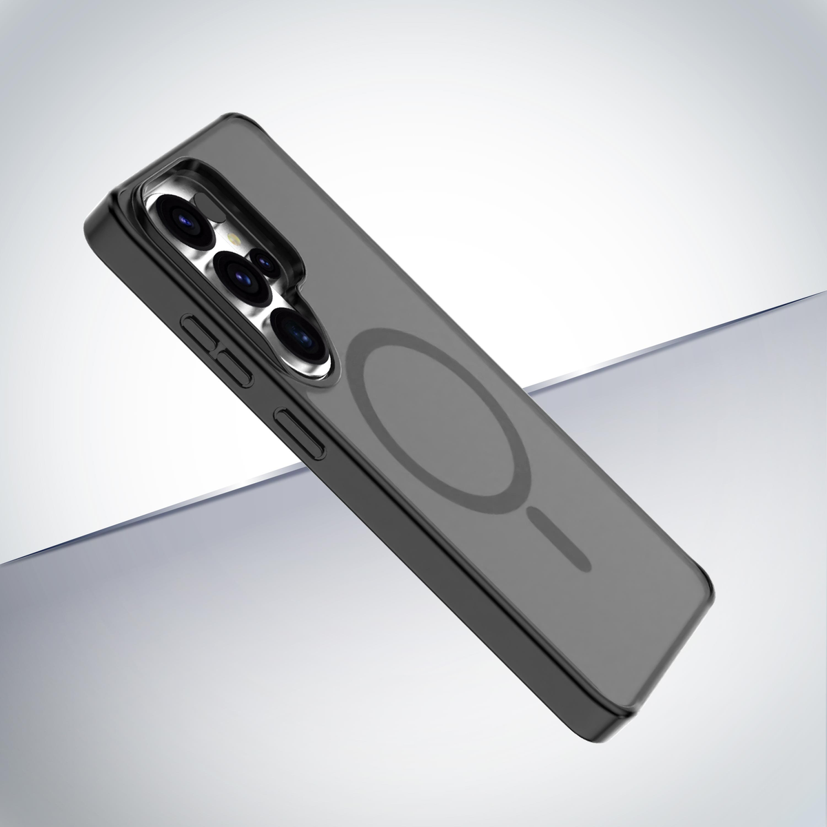 Una cover nera trasparente per telefono con anello magnetico è mostrata su sfondo grigio.