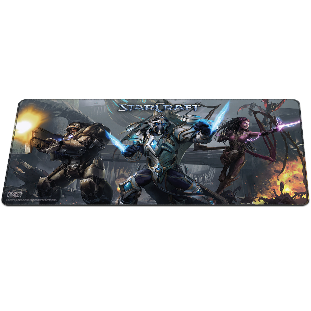 Tre personaggi di StarCraft in azione: un marine, un Protoss e una Regina Zerg.