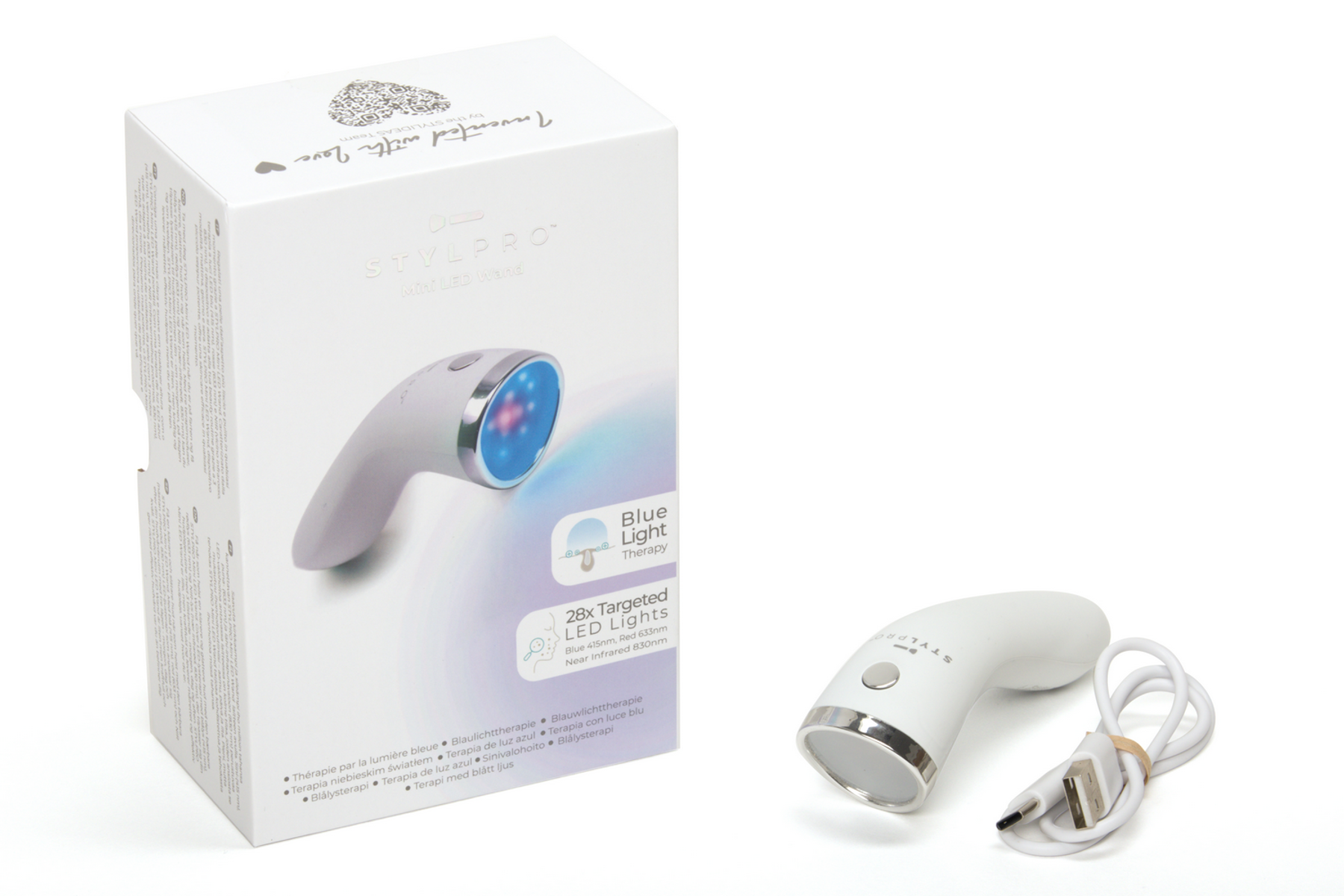 Un dispositivo STYLPRO Mini LED Wand bianco e cavo di ricarica su sfondo bianco.