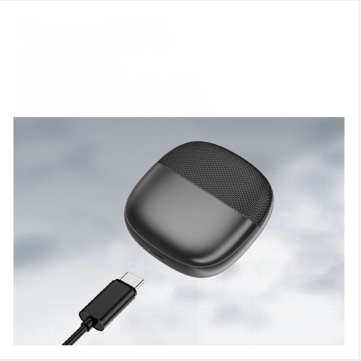 Czarna ładowarka z kablem USB-C na jasnym tle.