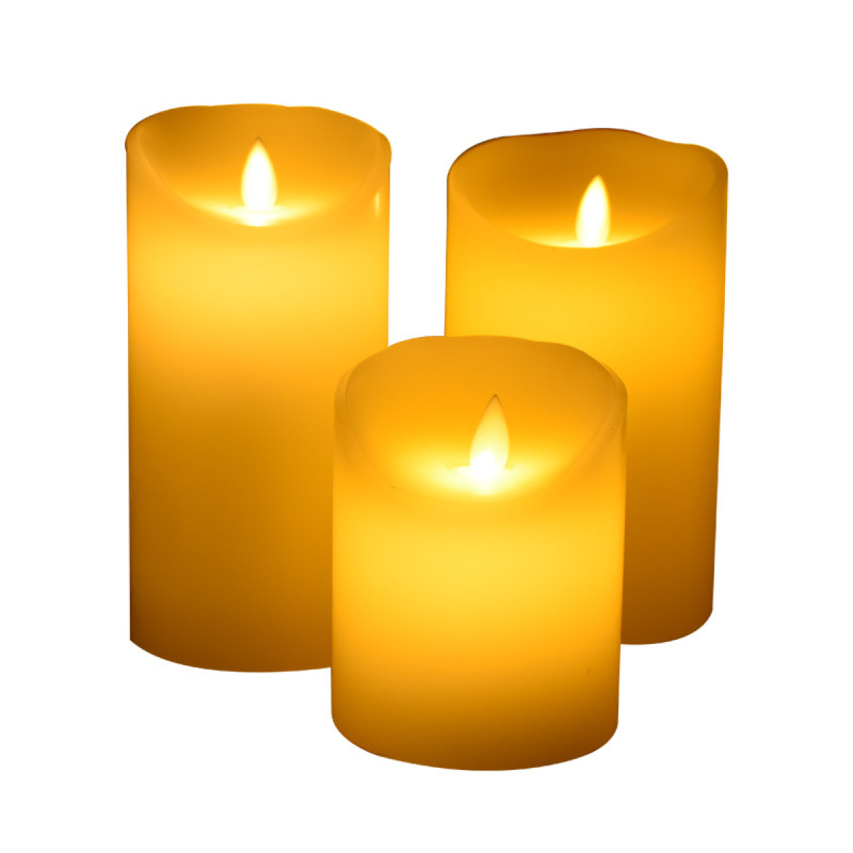 Trois bougies LED jaunes avec flammes sur fond blanc.