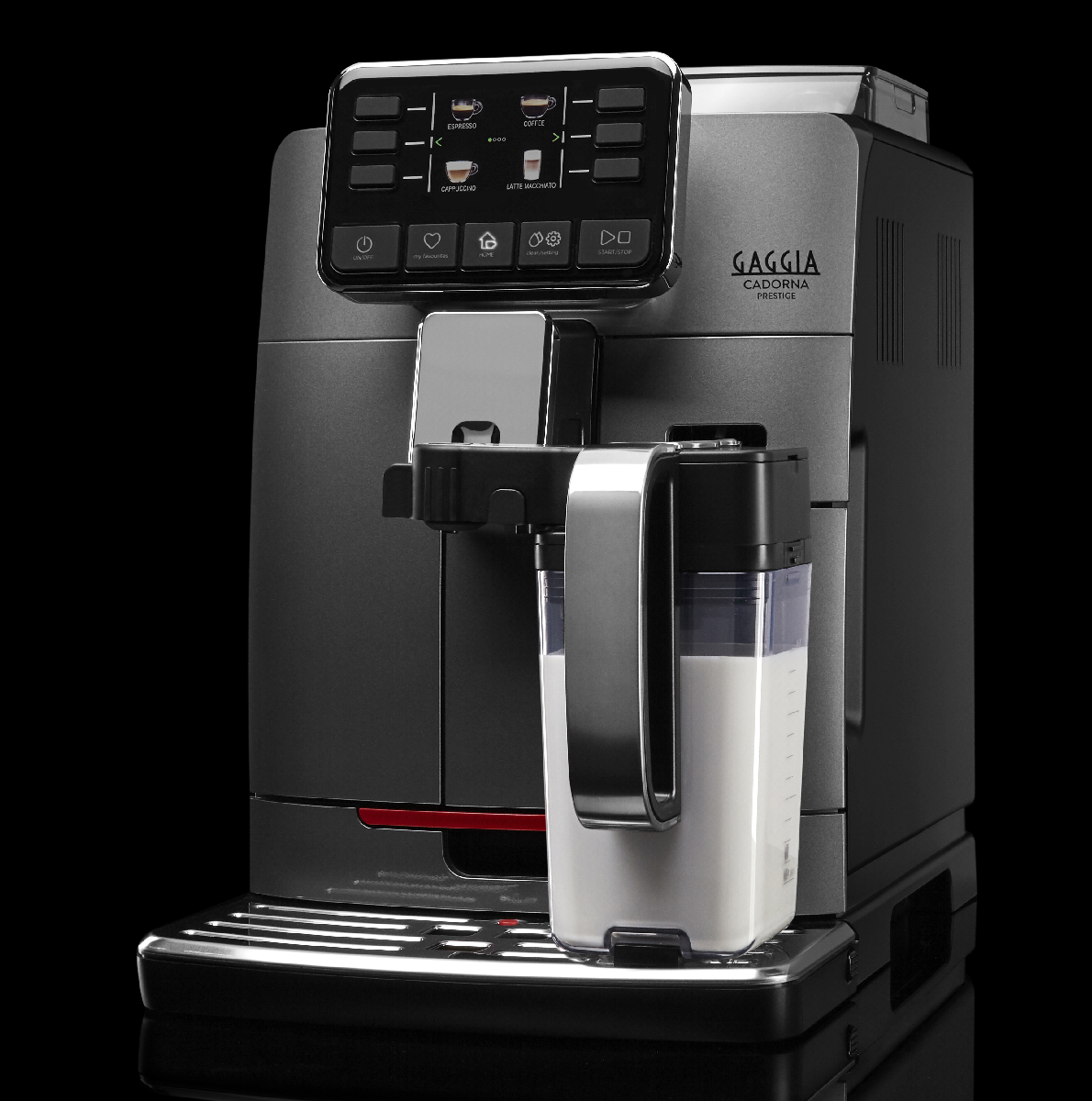 Una macchina per caffè espresso Gaggia Cadornna Prestige scura con caraffa latte.