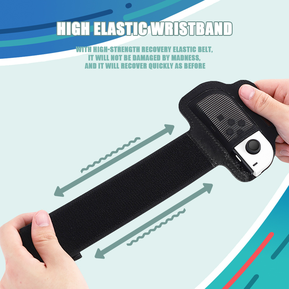 Person dehnt ein schwarzes Armband mit einer weißen Konsole aus. Pfeile zeigen Ausdehnung.