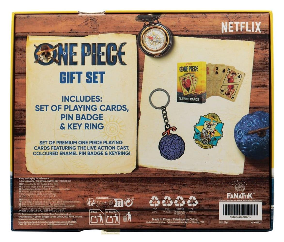 One Piece Geschenkset mit Spielkarten, Anstecknadel und Schlüsselanhänger.