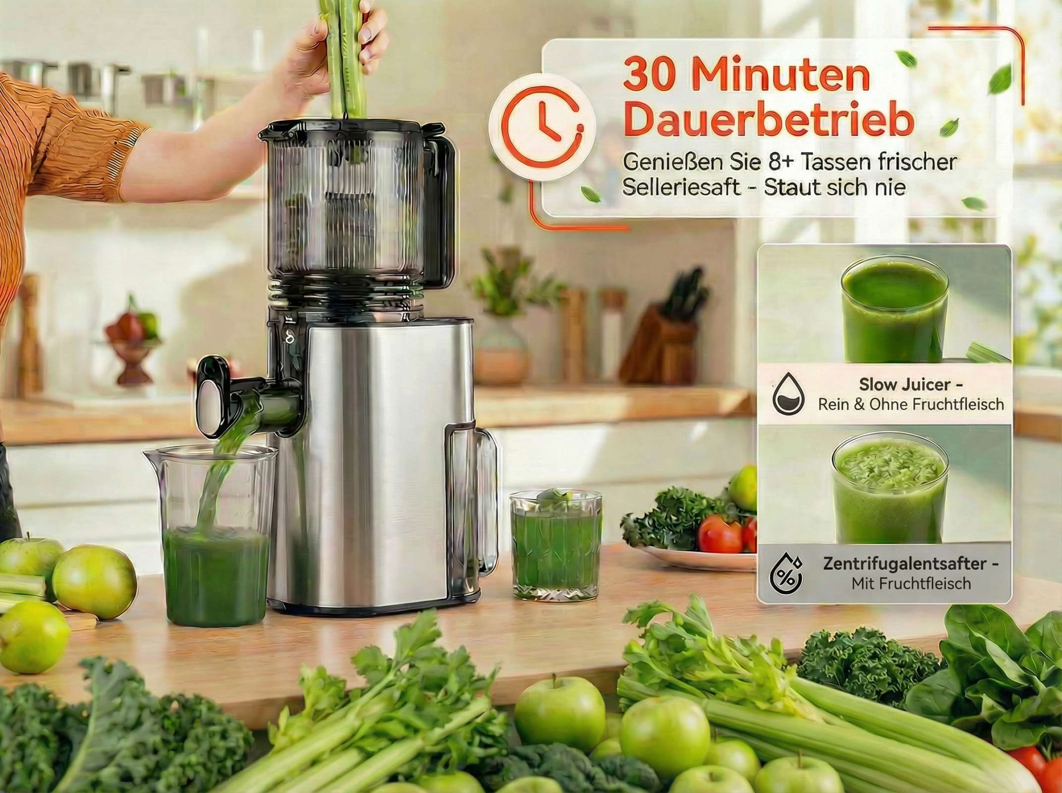 Eine Person macht Selleriesaft in einer Küche mit frischem Gemüse.
