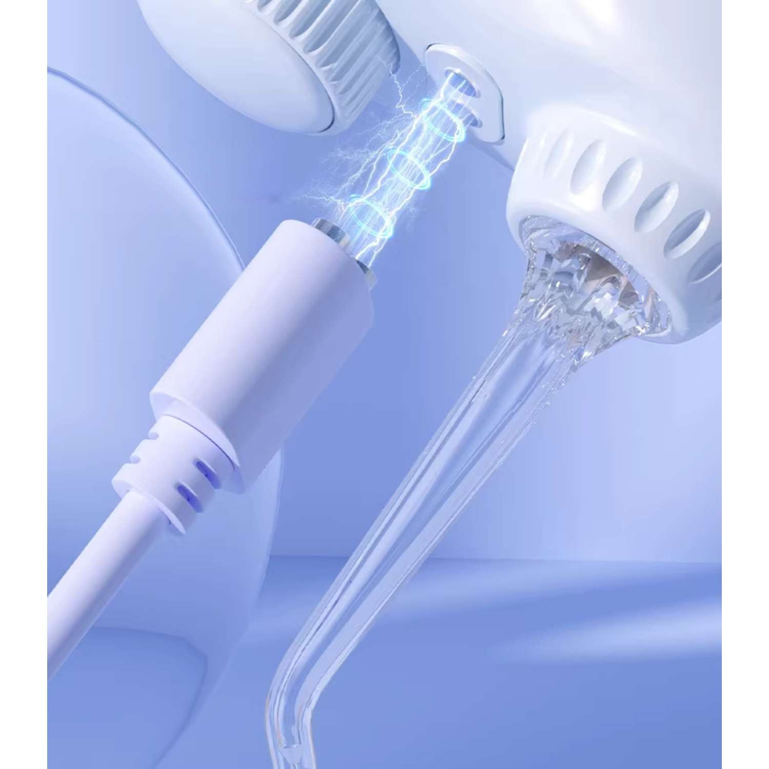 Ein weißes Kabel mit Stromblitzen wird in ein Gerät gesteckt, das Wasser sprüht.