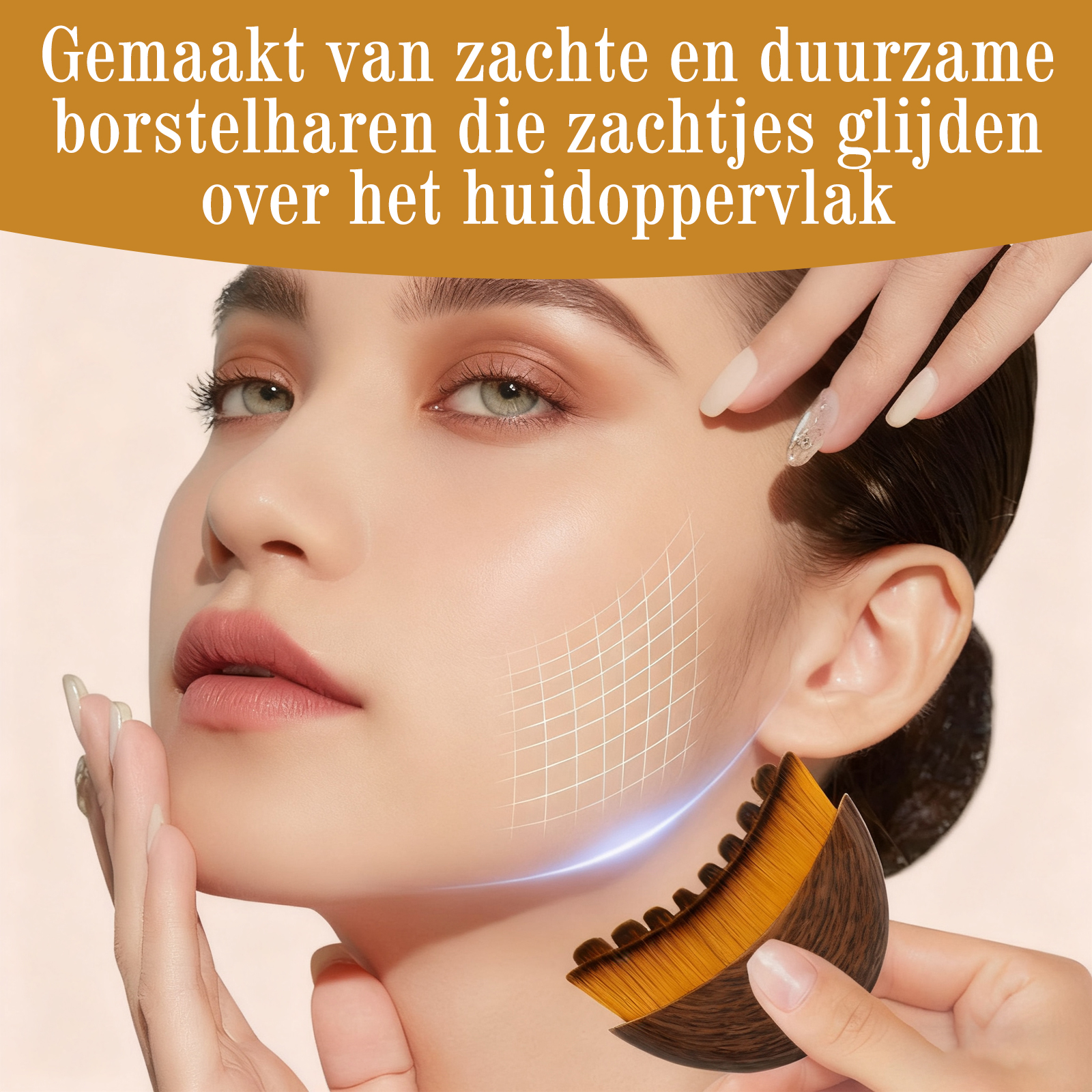 Nahaufnahme einer Frau mit Make-up, die ein holzfarbenes Bürstenwerkzeug hält.