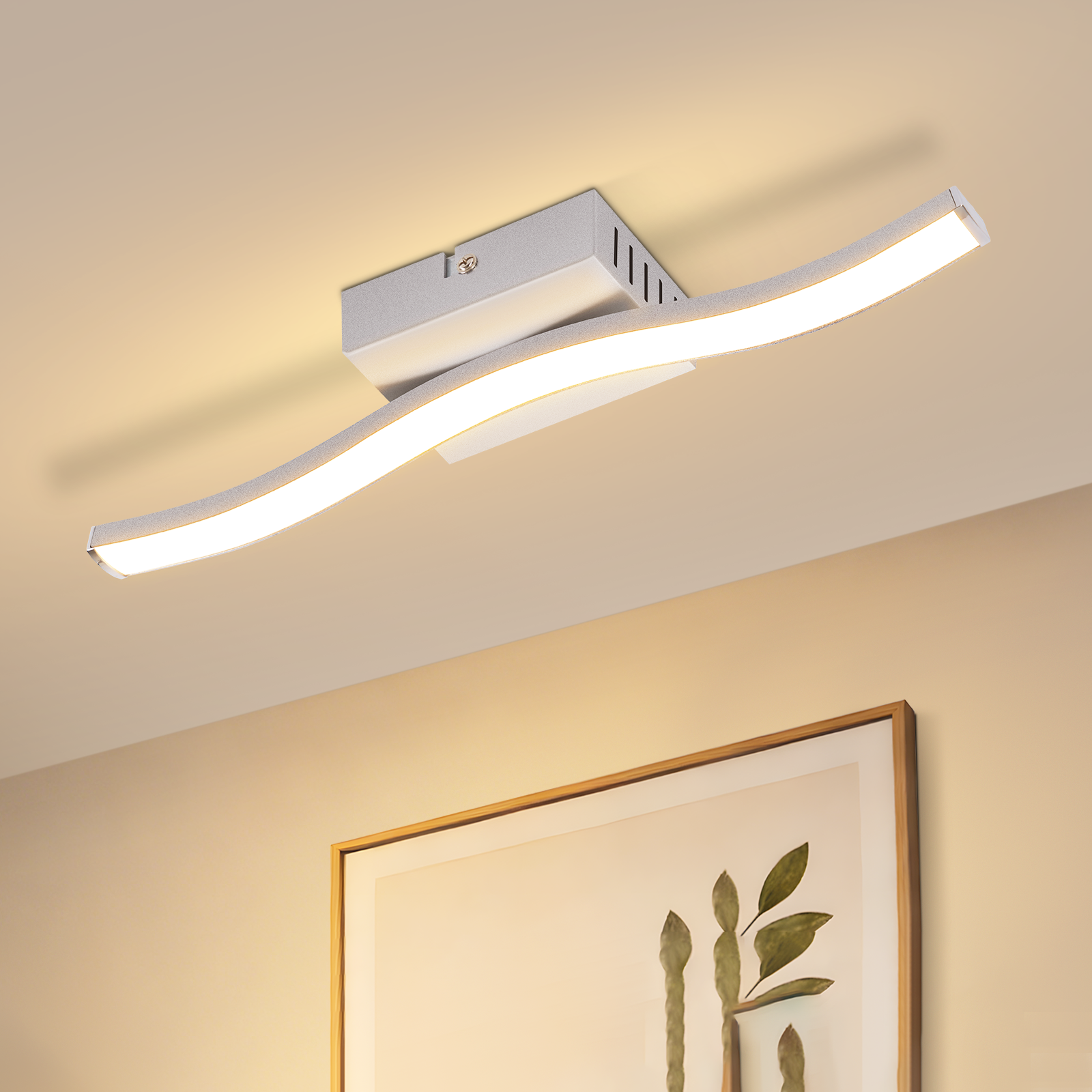 Una moderna lampada da soffitto con bracci curvi e illuminazione a LED.