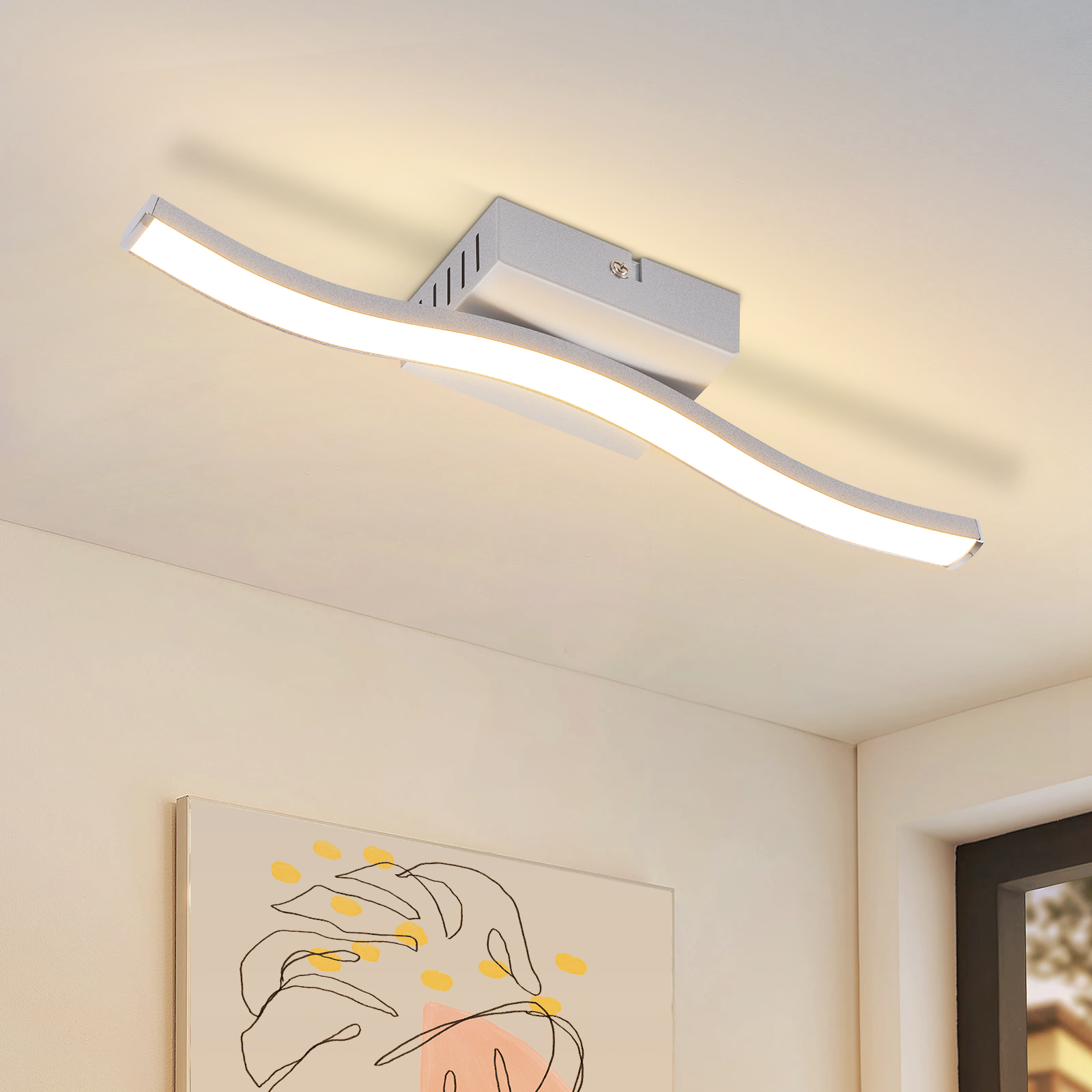 Una moderna lampada da soffitto dal design curvo e illuminazione LED.