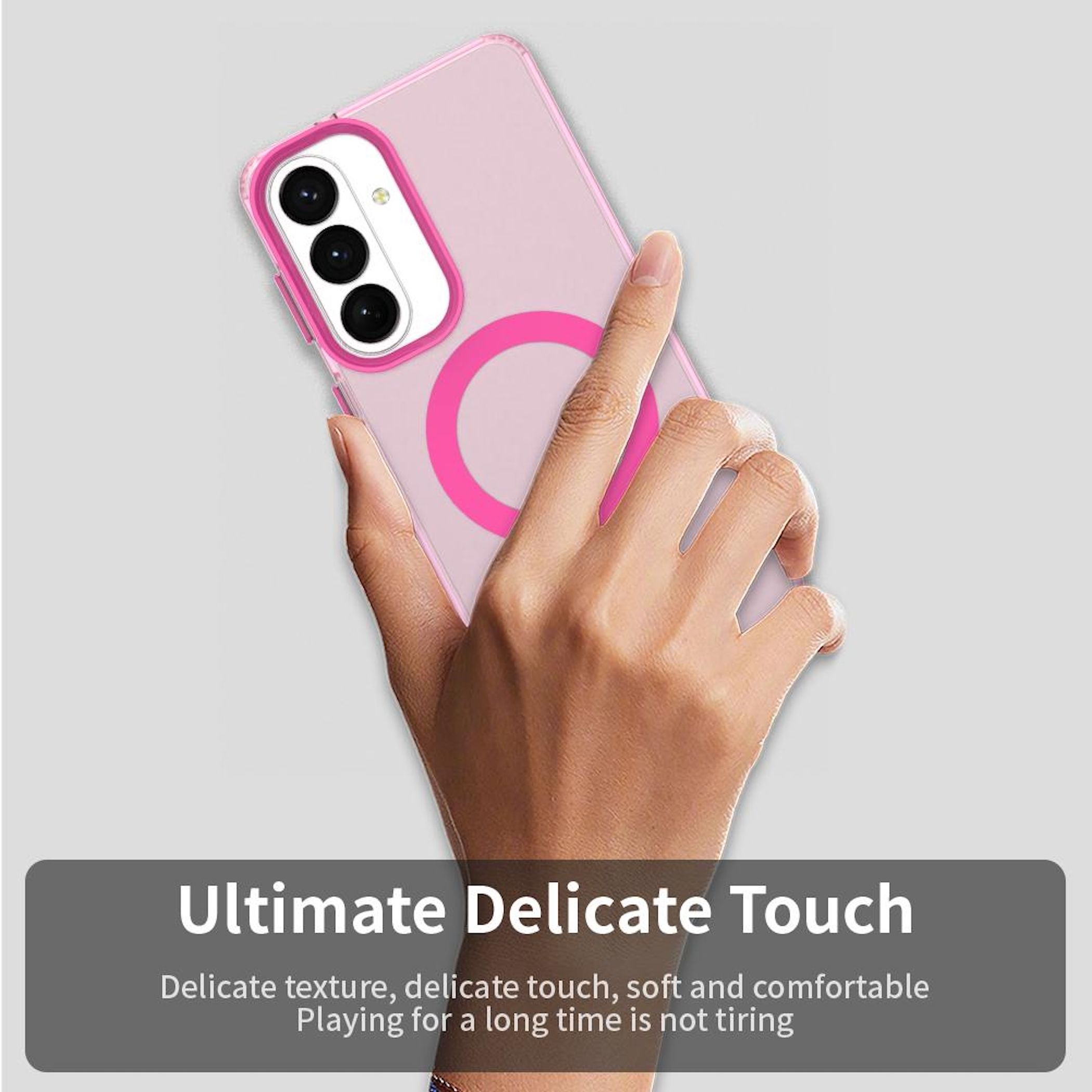 Una mano sostiene un teléfono rosa con tres cámaras y un anillo.