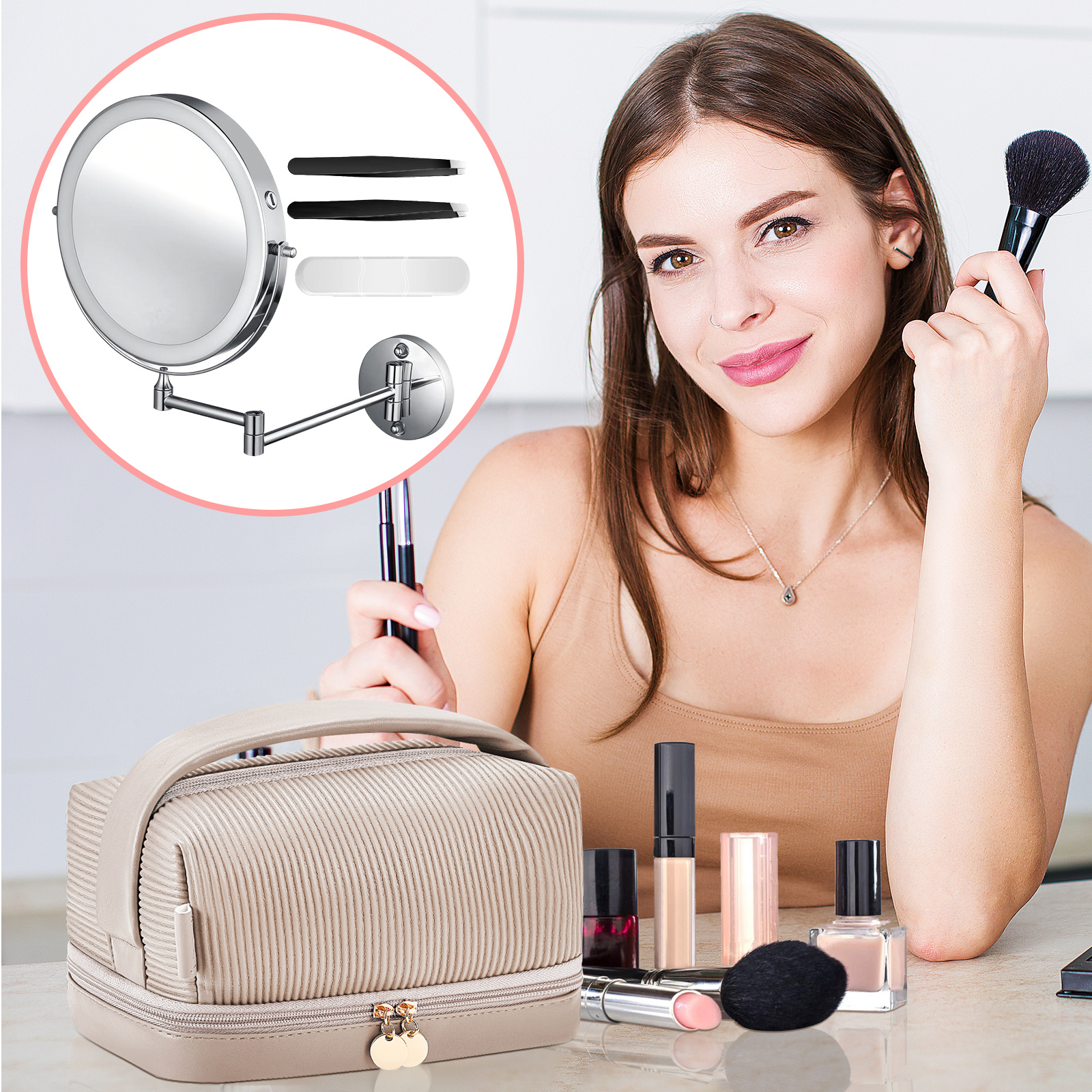 Frau mit Make-up-Pinsel hält Mascara vor Schminktasche und Produkten.
