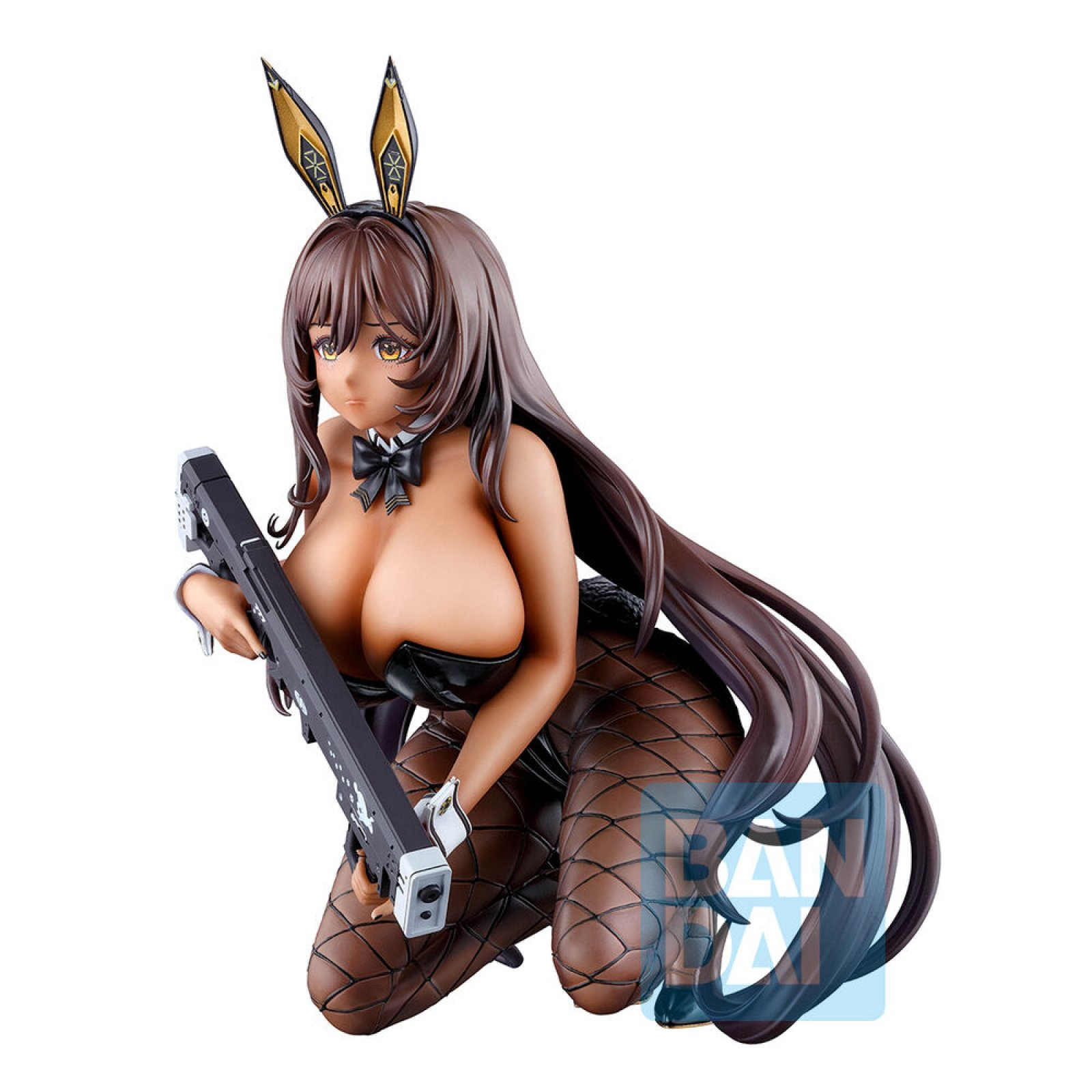Eine Anime-Figur mit Hasenohren und einem Gewehr kniet auf dem Boden.