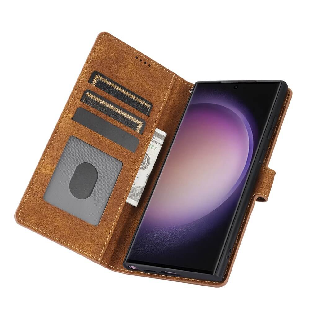 Eine braune Brieftaschenhülle für ein Smartphone mit Kartenfächern und Geldscheinfach.