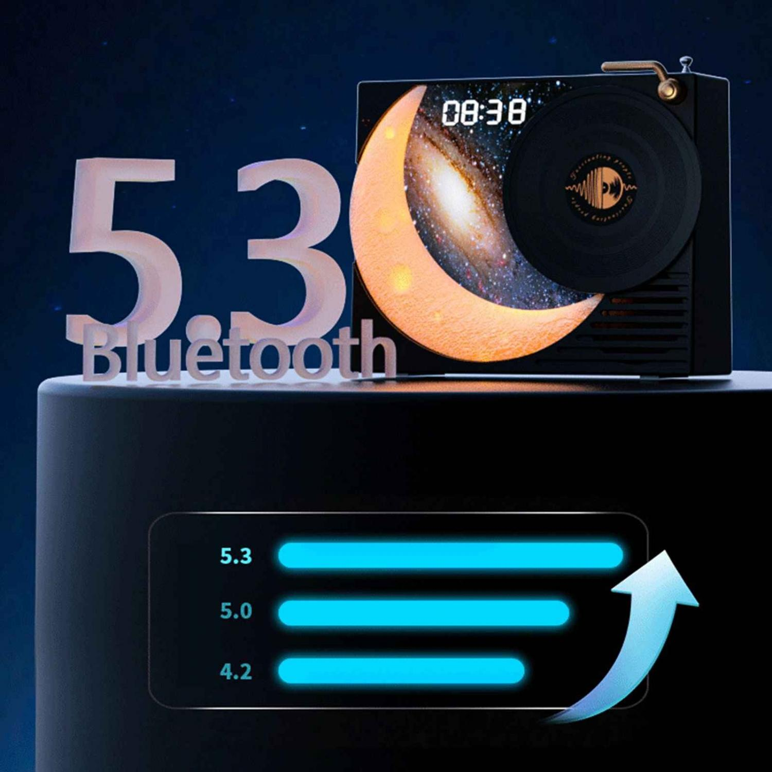 Ein Retro-Lautsprecher mit Mond- und Galaxie-Design, Uhr und Schallplatte.