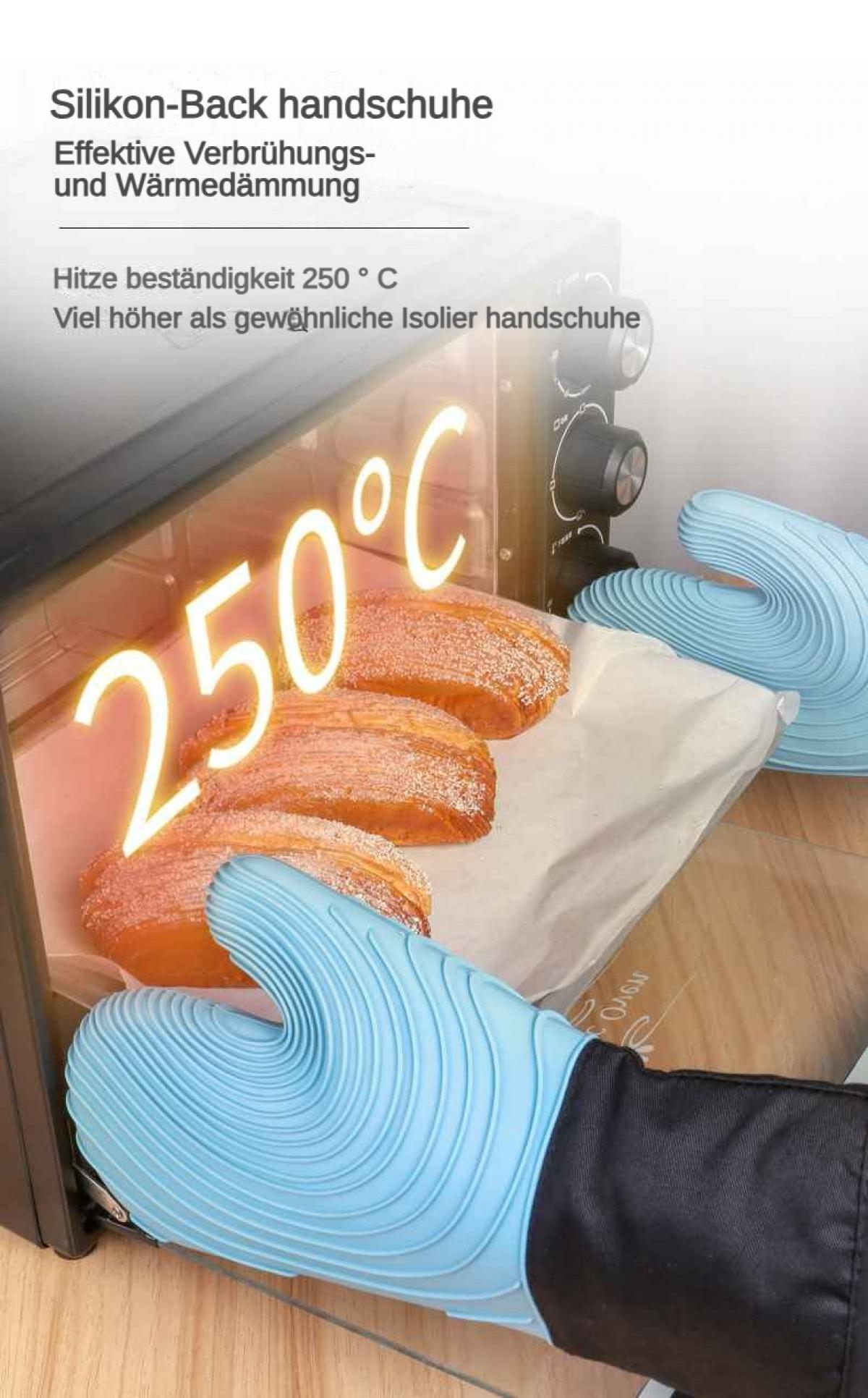 Blaue Silikon-Ofenhandschuhe nehmen gebackene Brötchen bei 250°C aus dem Ofen.