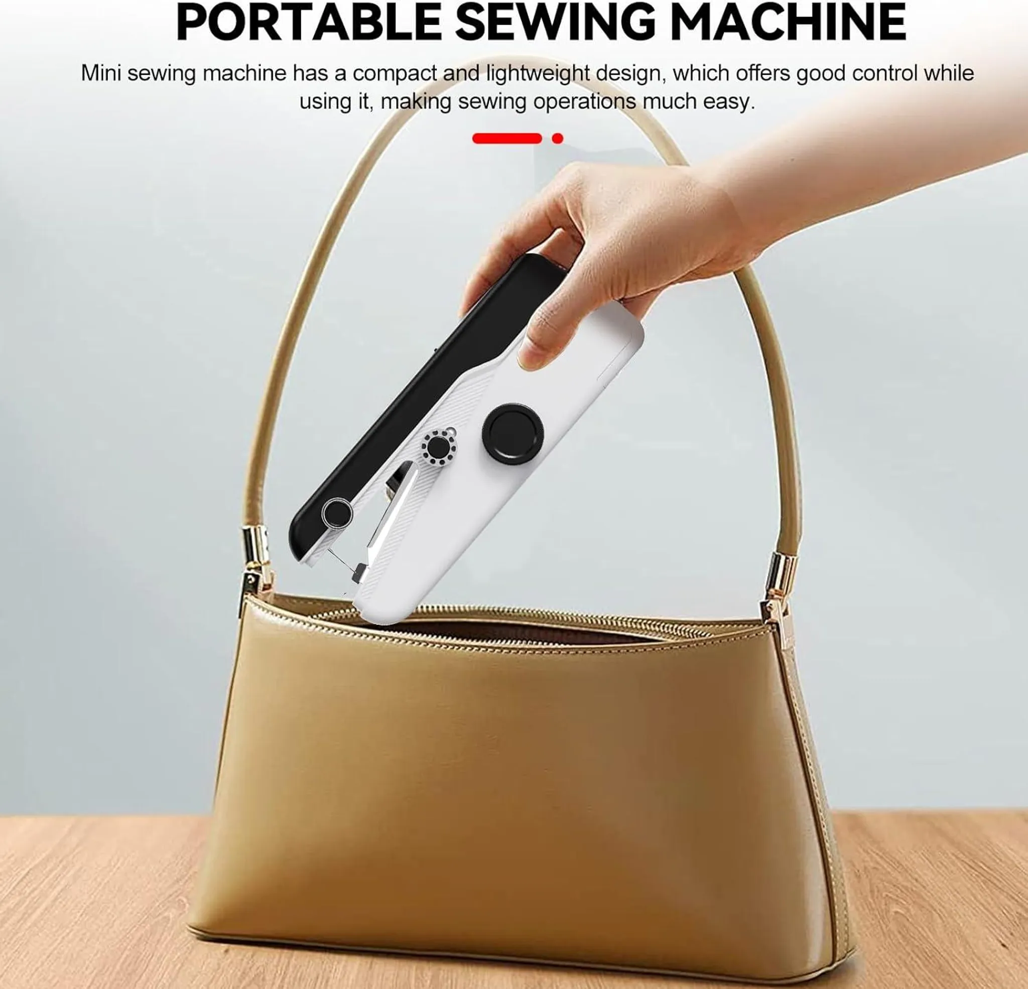 Eine Hand legt eine weiße Nähmaschine in eine beige Tasche.