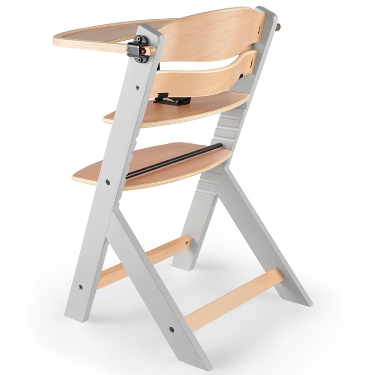 Grauer Hochstuhl aus Holz mit verstellbaren Sitz- und Fußstützen.