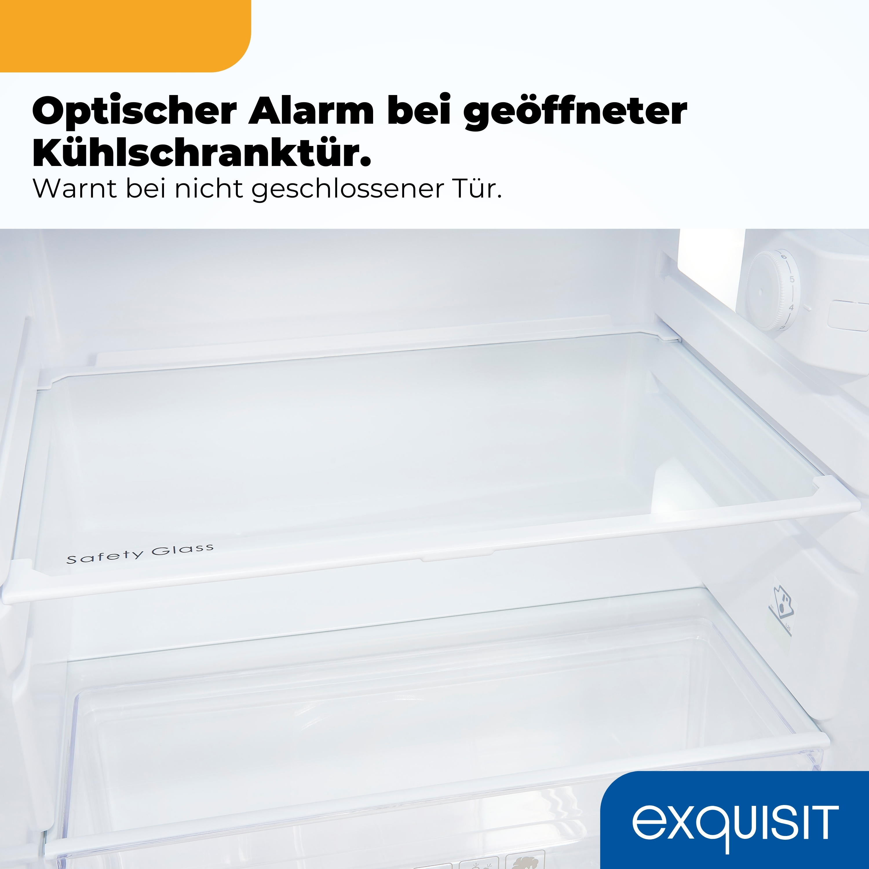 Innenraum eines Kühlschranks mit Glasablage und Schublade. Exquisit Logo.
