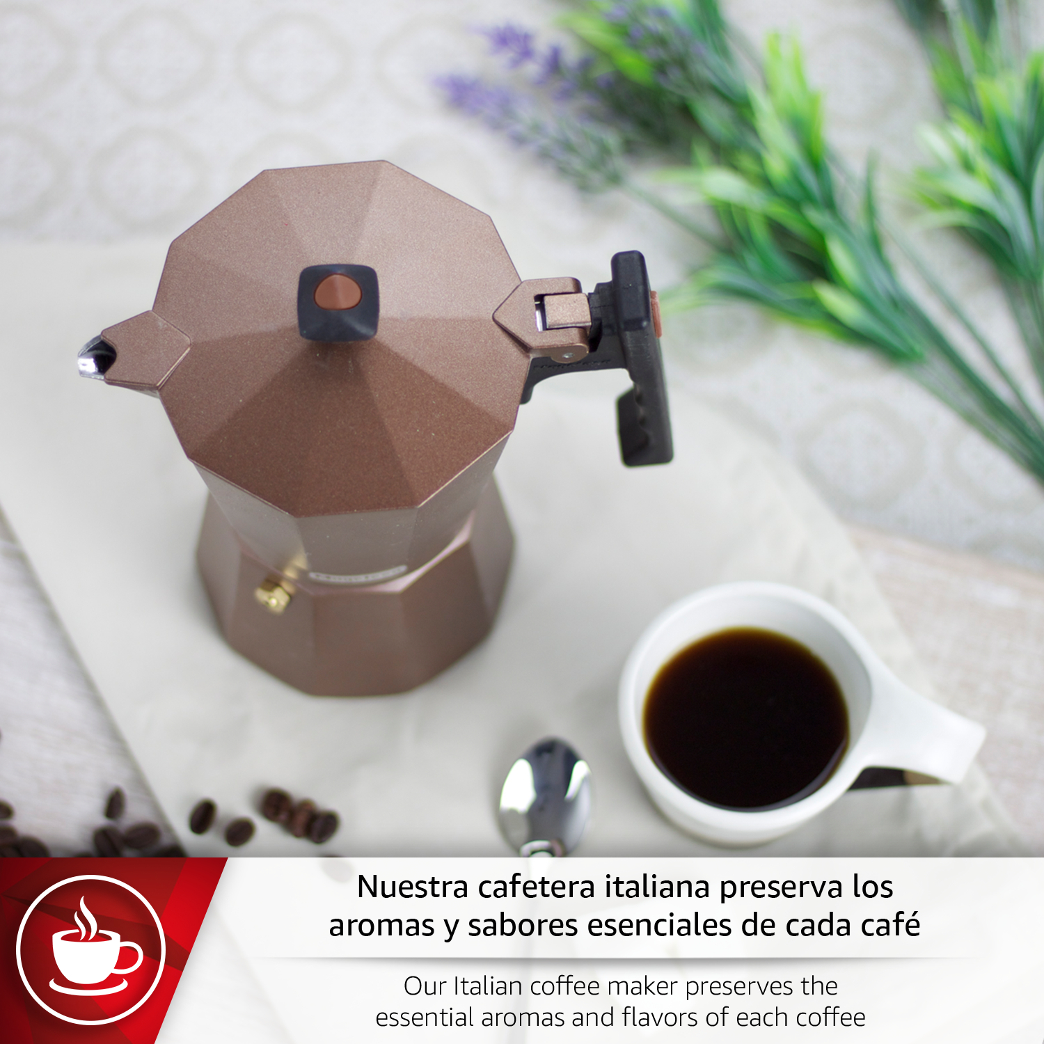 Una cafetera de cobre junto a una taza de café y granos.