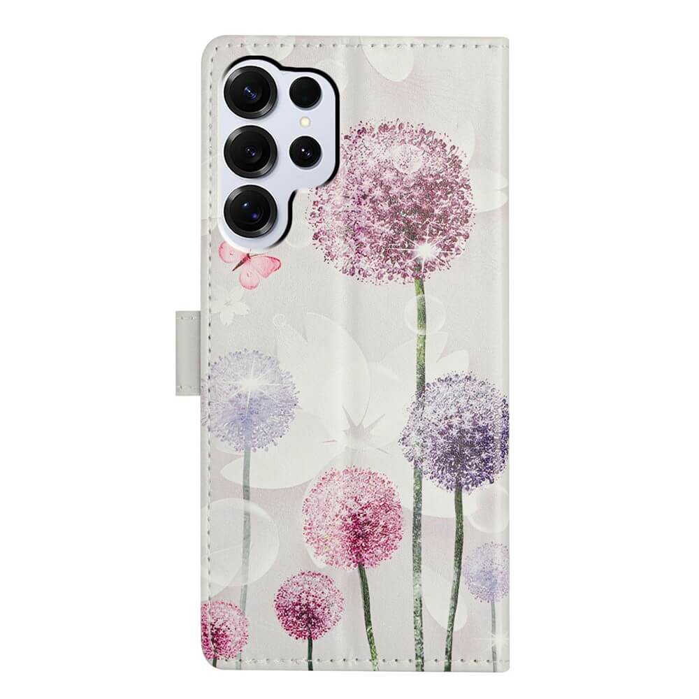 Eine Handyhülle mit einem Aufdruck von lila und rosa Pusteblumen und einem Schmetterling.