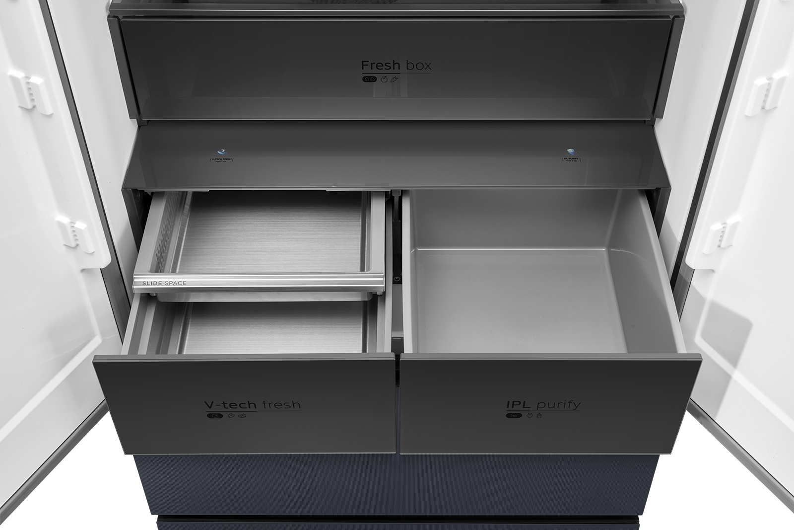 Refrigerador abierto con dos cajones. Izquierda con dos cajones metálicos, derecha con uno gris.